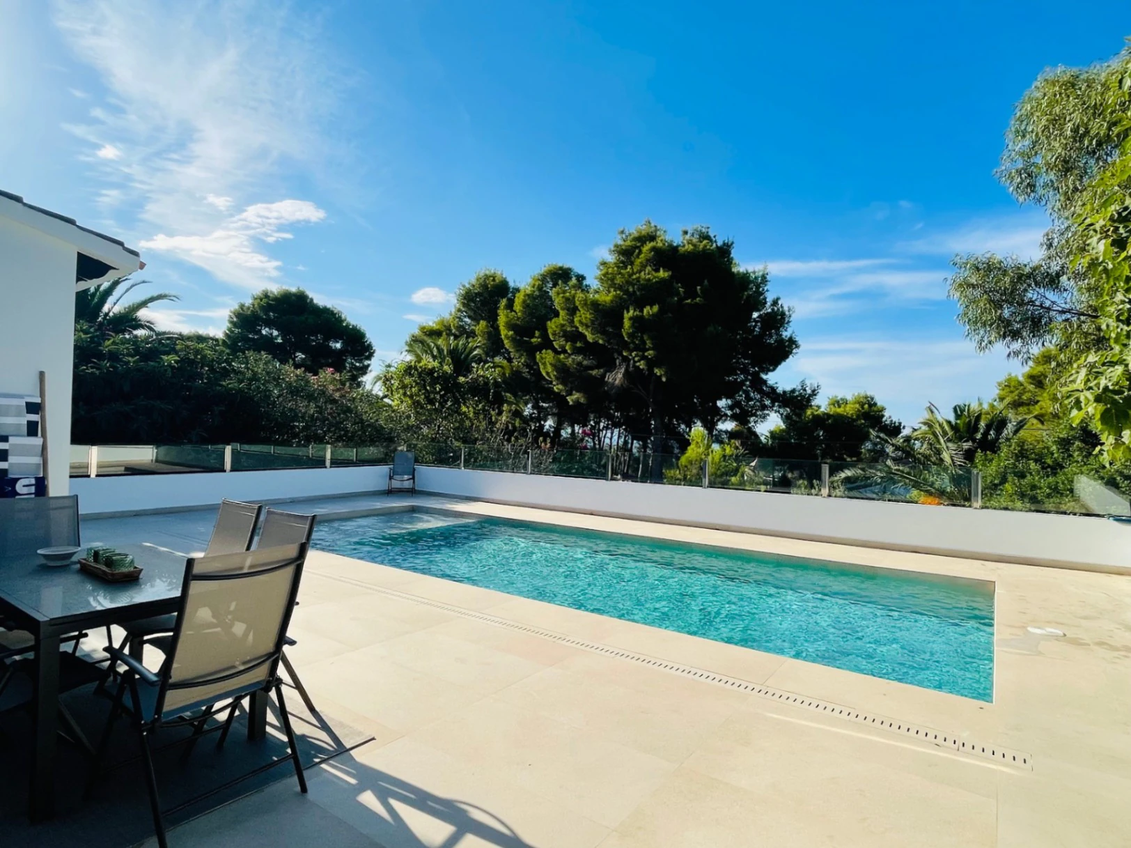Chalet independiente en Las Marquesas en Denia con piscina privada.