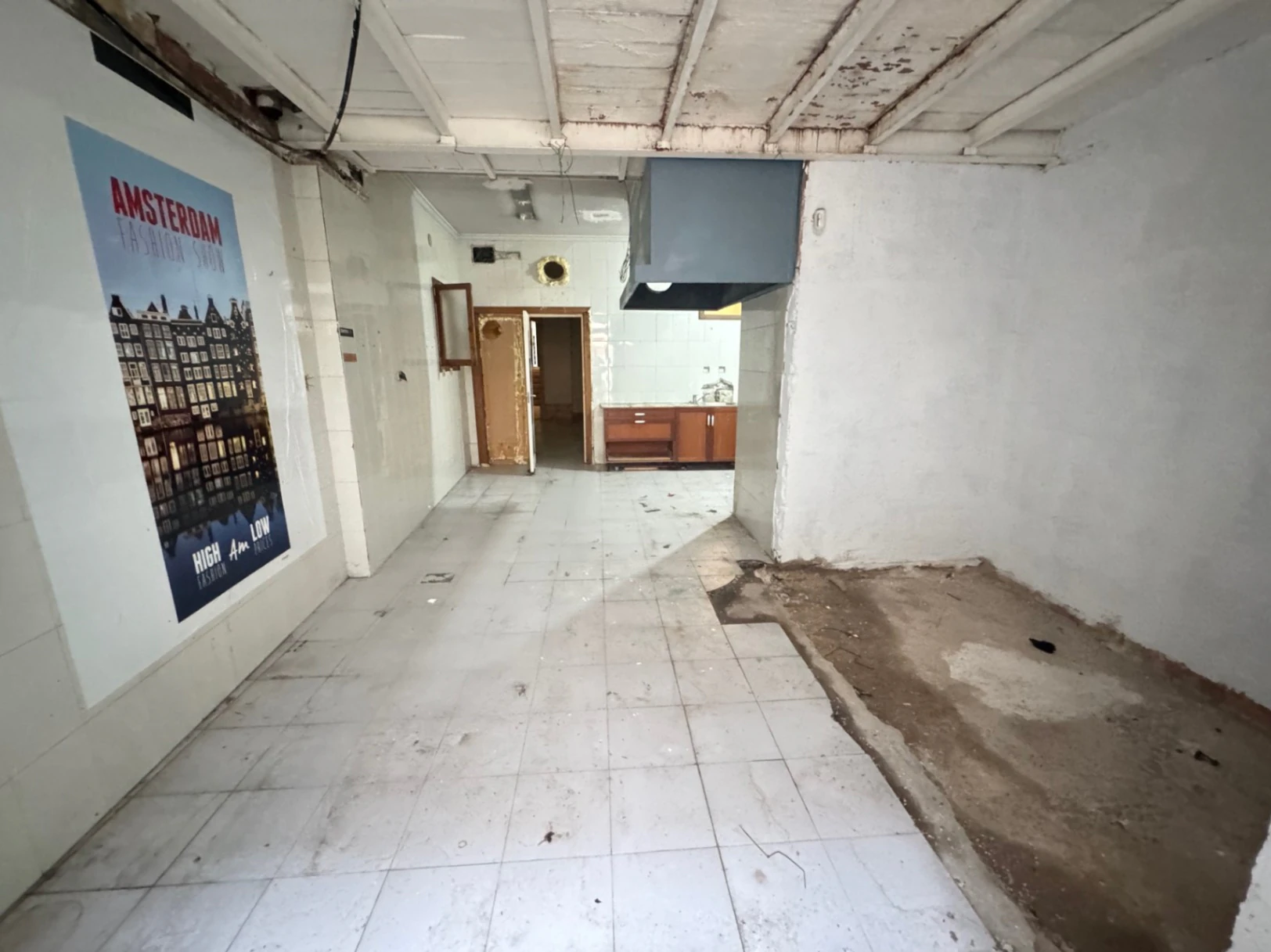 Local comercial de 180 en Denia zona puerto-centro