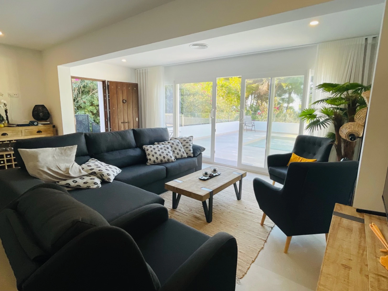 Chalet independiente en Las Marquesas en Denia con piscina privada.