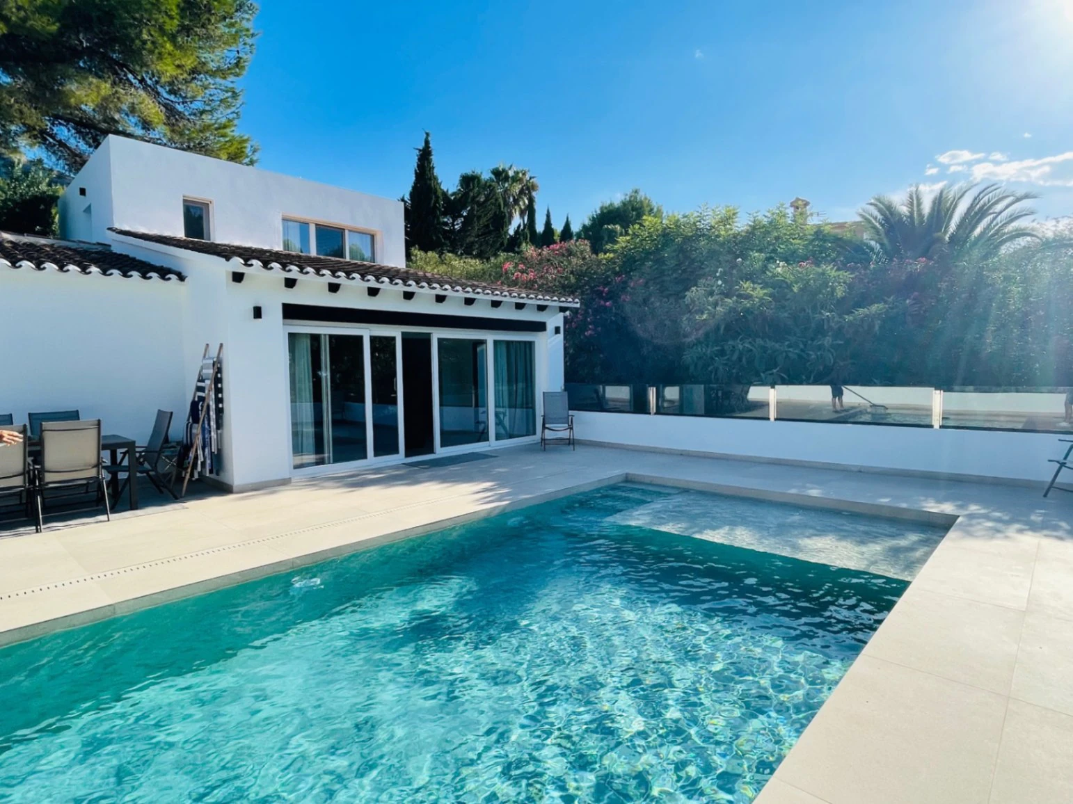 Chalet independiente en Las Marquesas en Denia con piscina privada.