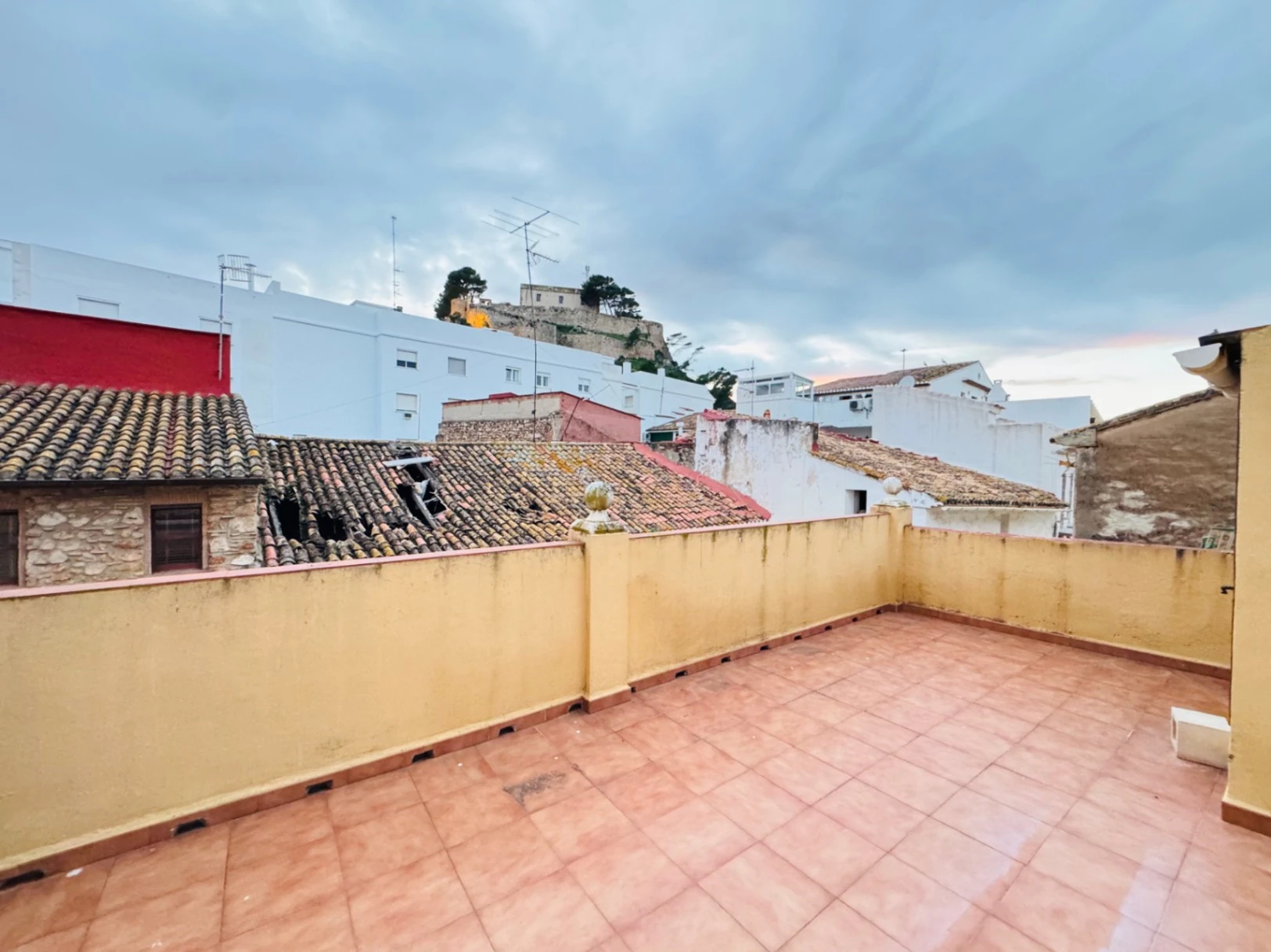 Casa de pueblo en Denia zona Puerto. Al lado Magazinos.