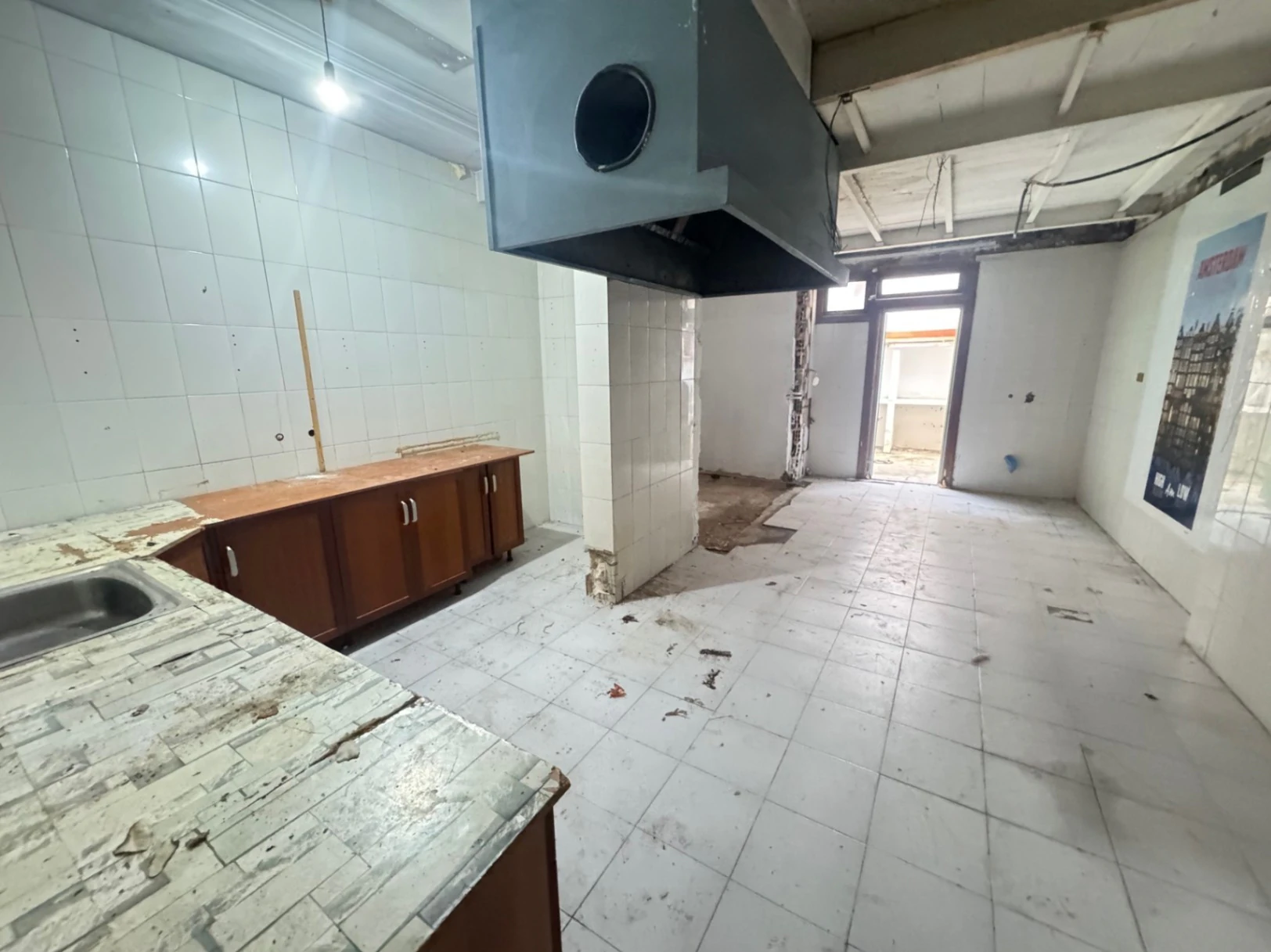 Local comercial de 180 en Denia zona puerto-centro