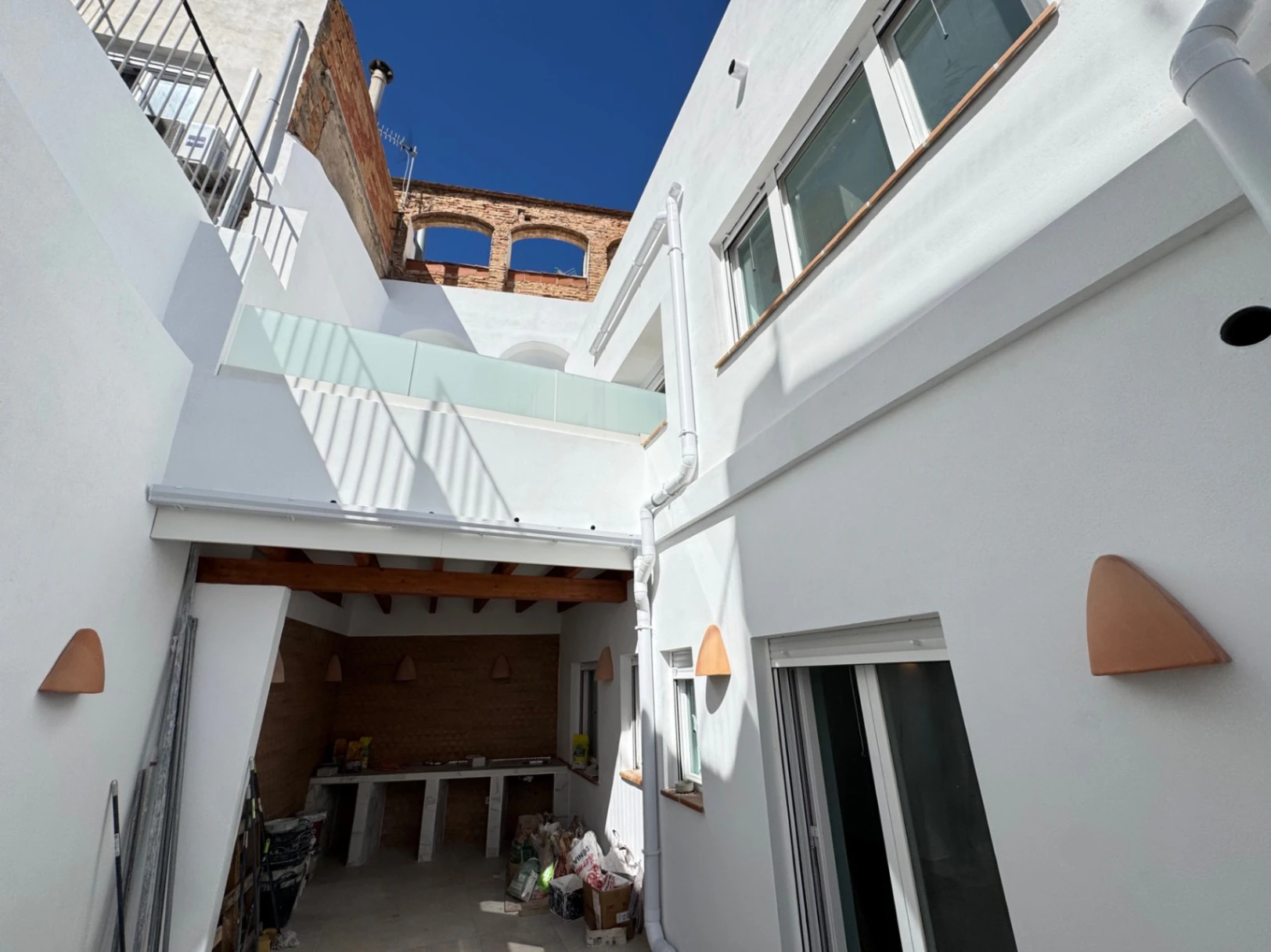 Casa de pueblo en centro Oliva con 3 viviendas dentro