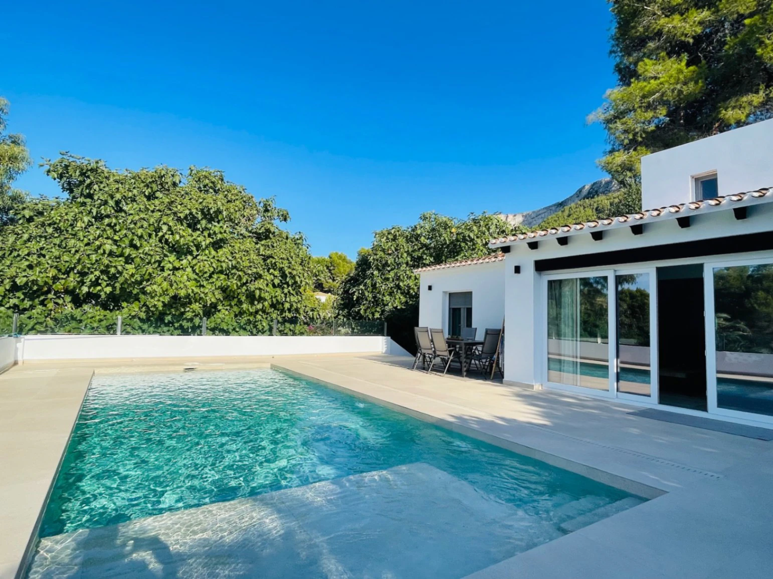 Chalet independiente en Las Marquesas en Denia con piscina privada.