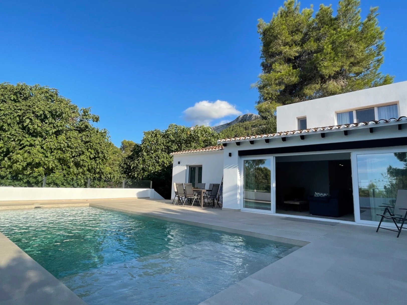 Chalet independiente en Las Marquesas en Denia con piscina privada.