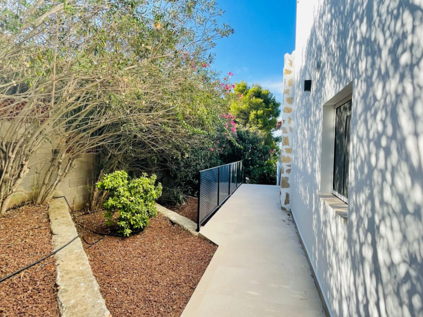 Chalet independiente en Las Marquesas en Denia con piscina privada.
