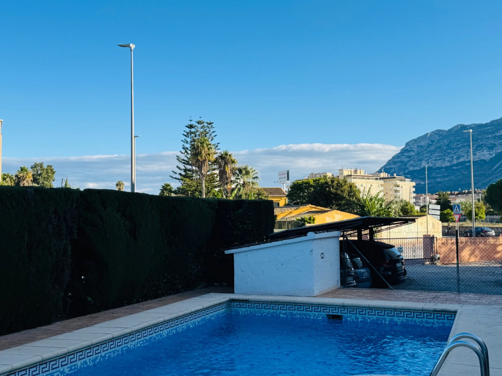Planta baja en urbanización con piscina en Denia