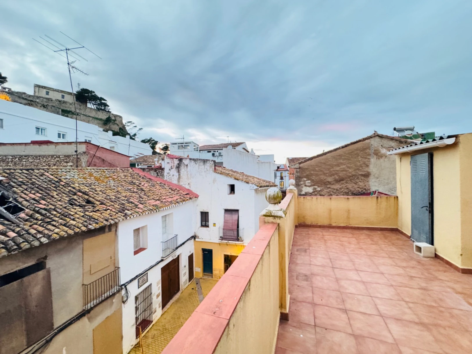 Casa de pueblo en Denia zona Puerto. Al lado Magazinos.