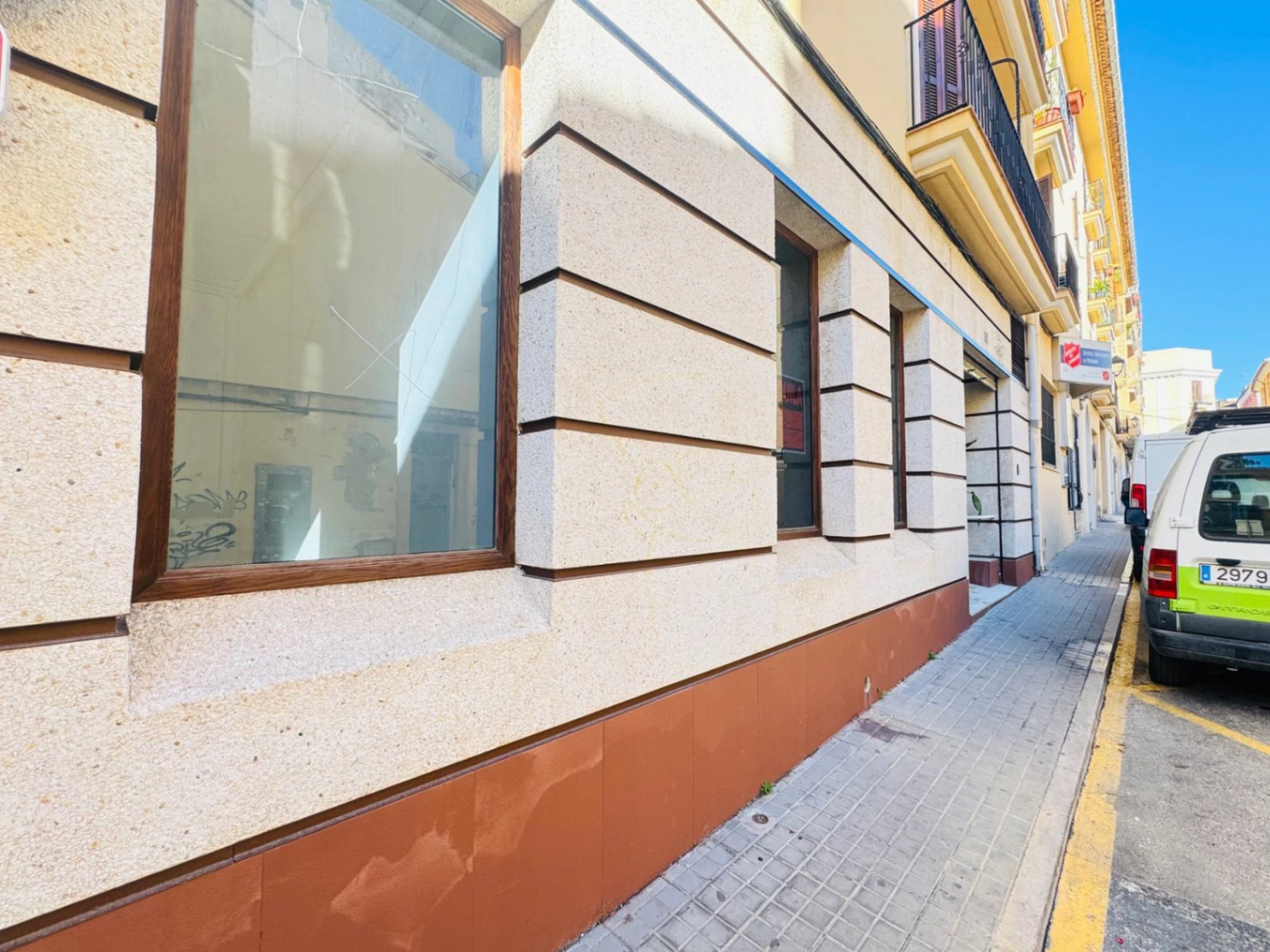 Denia. Alquiler oficinas independientes en bajo comercial. Opción alquiler local entero .