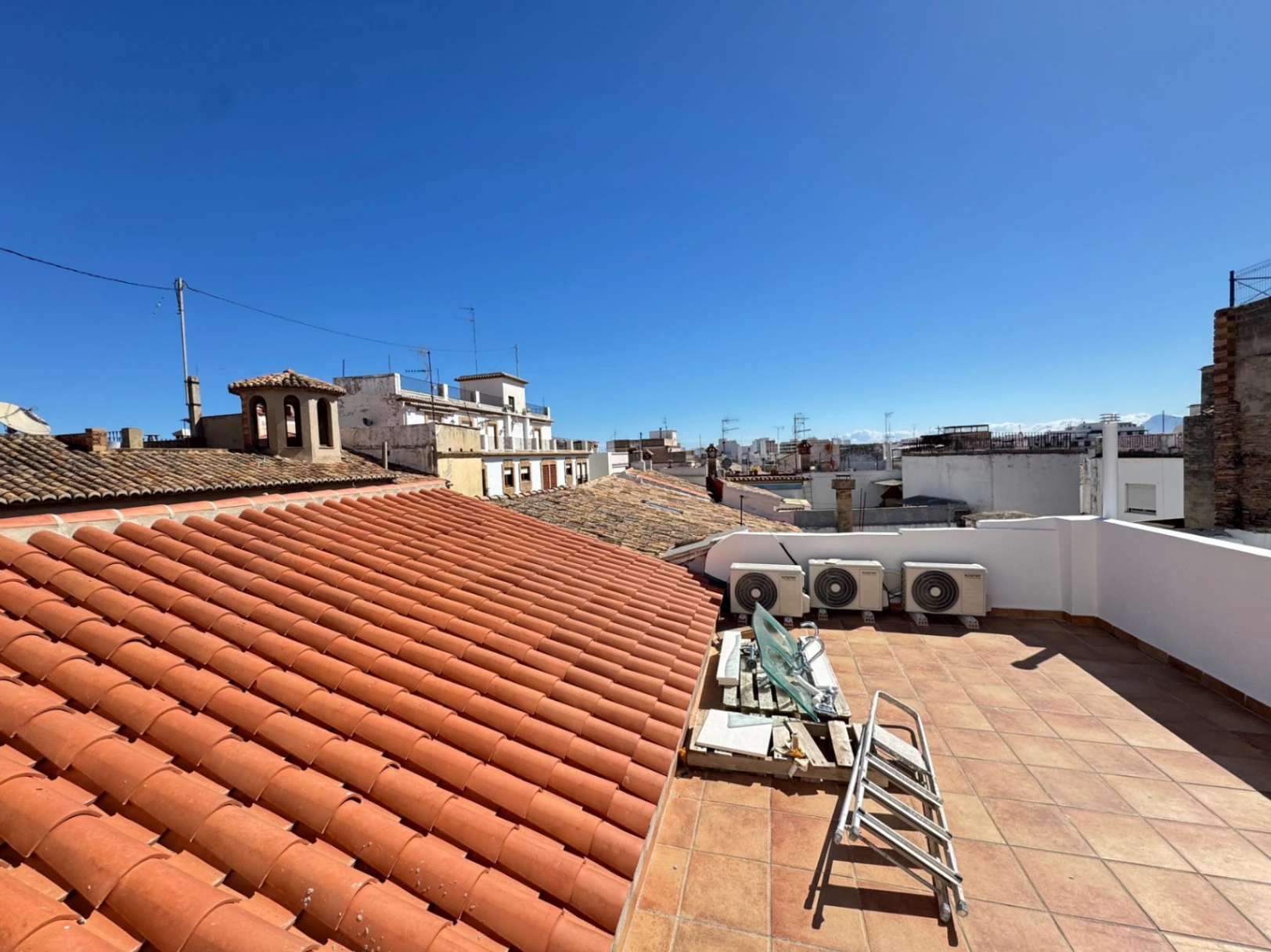 Casa de pueblo en centro Oliva con 3 viviendas dentro