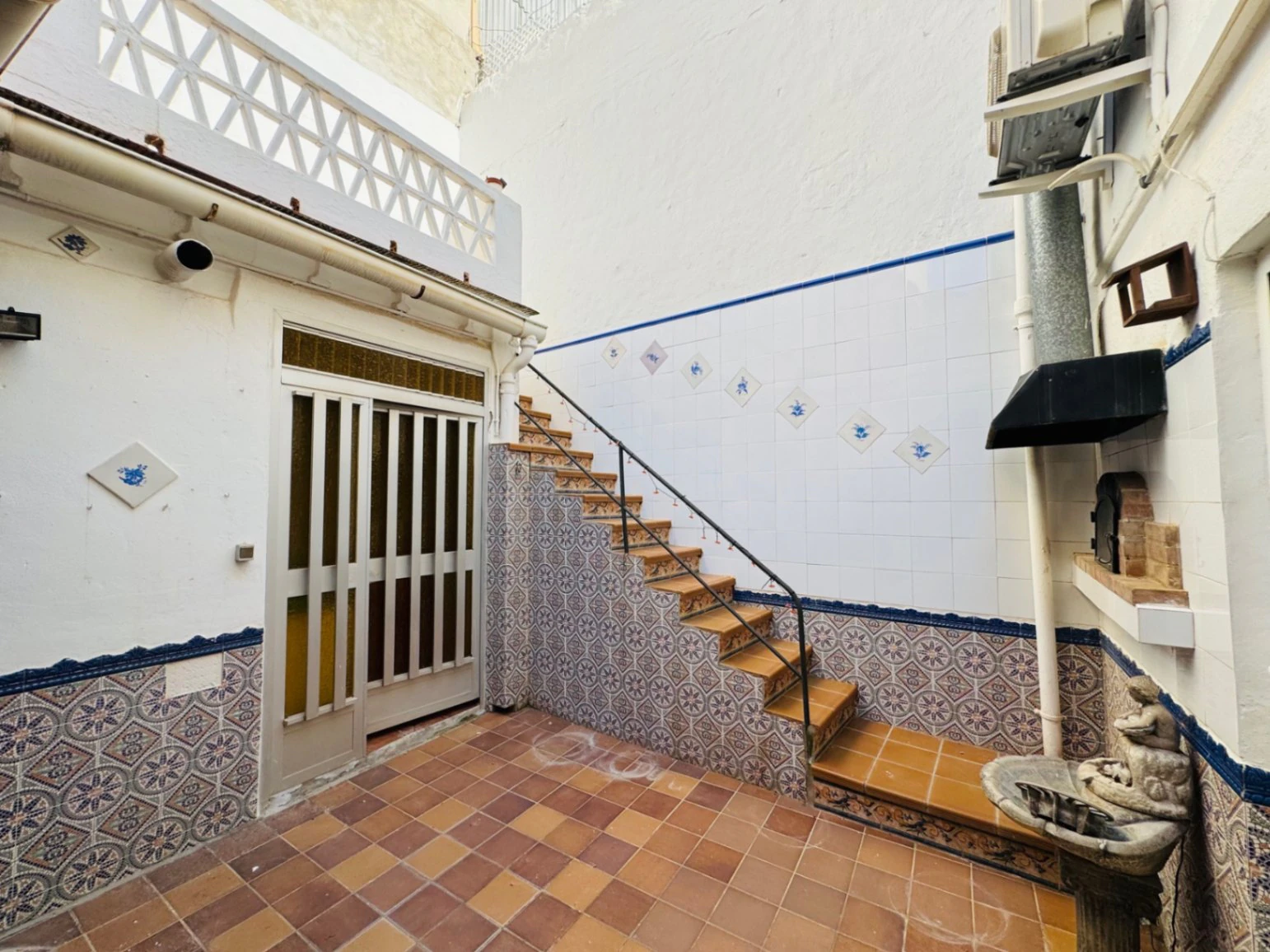 Piso en planta baja con patio en pleno centro histórico de Denia