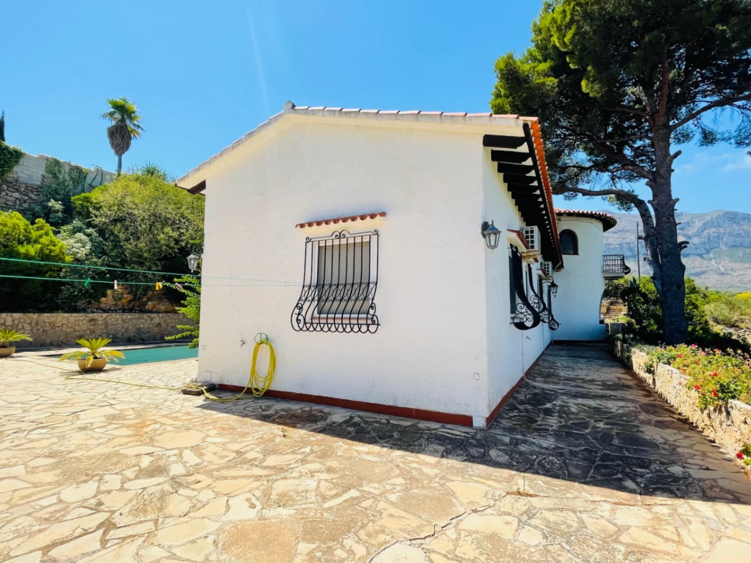 Chalet en Las Rotas con vistas panorámicas al mar y montaña