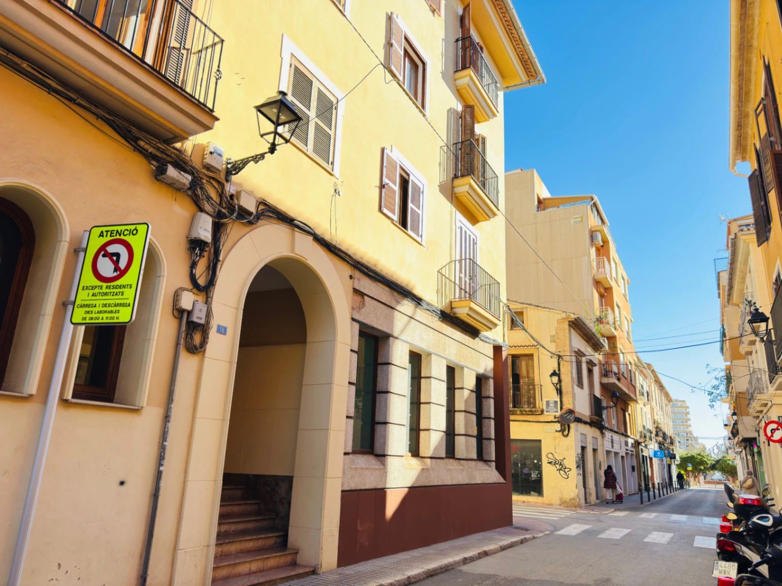 Denia. Alquiler oficinas independientes en bajo comercial. Opción alquiler local entero .