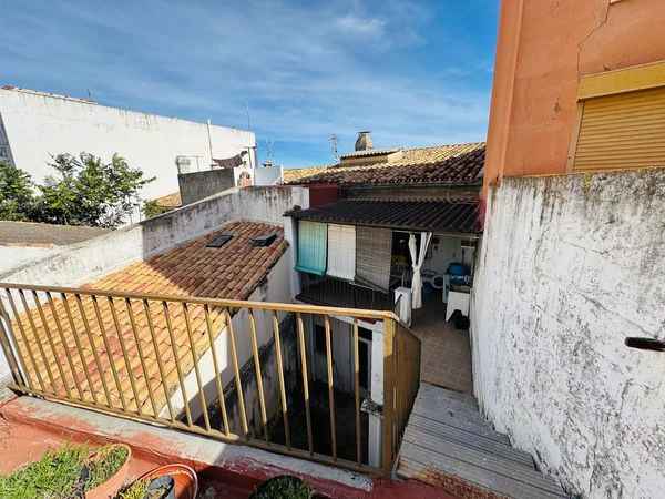 Casa de pueblo en Orba, Alicante - 5 habitaciones y terraza amplia