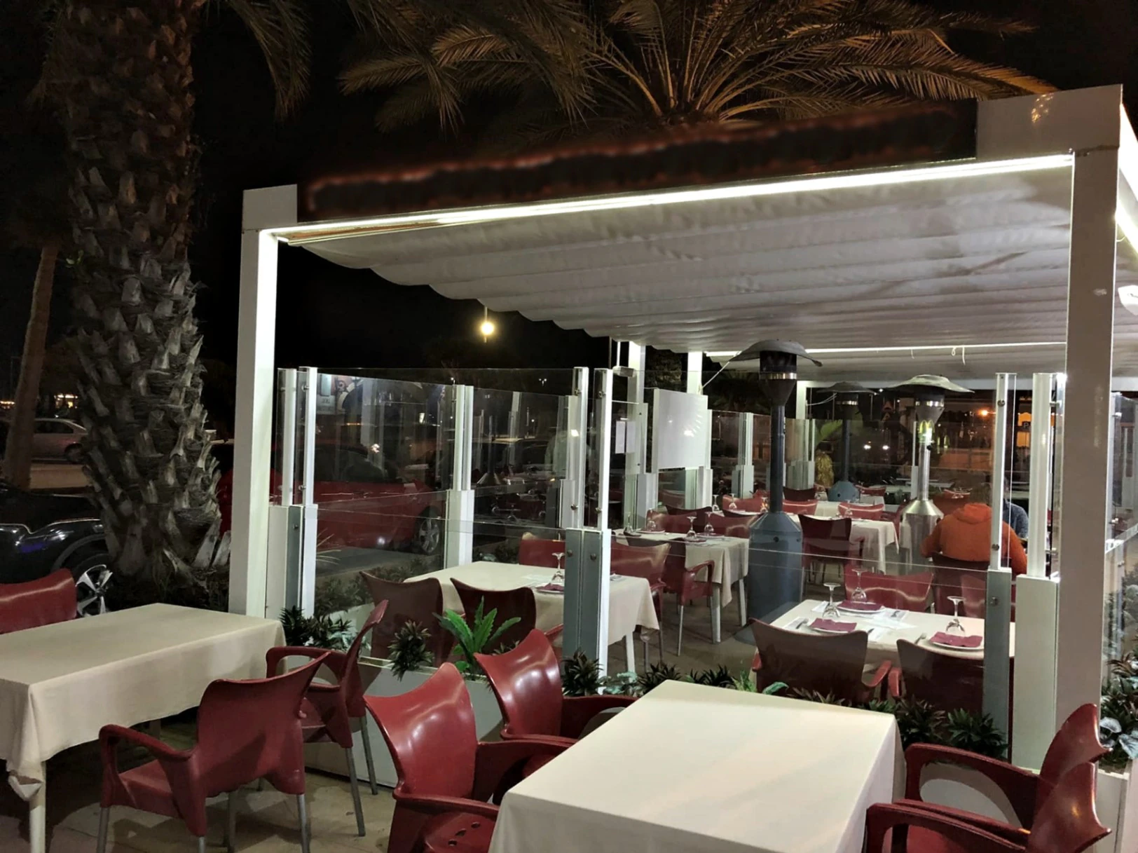Local Comercial Premium con Licencia de Restaurante y terraza en el Puerto de Dénia