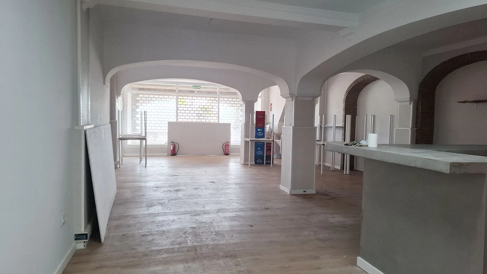 Local Comercial Premium con Licencia de Restaurante y terraza en el Puerto de Dénia