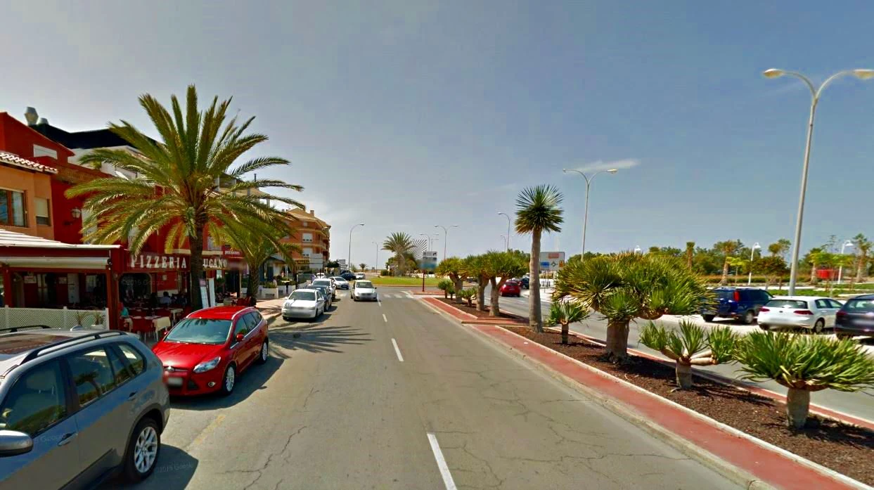 Local Comercial Premium con Licencia de Restaurante y terraza en el Puerto de Dénia
