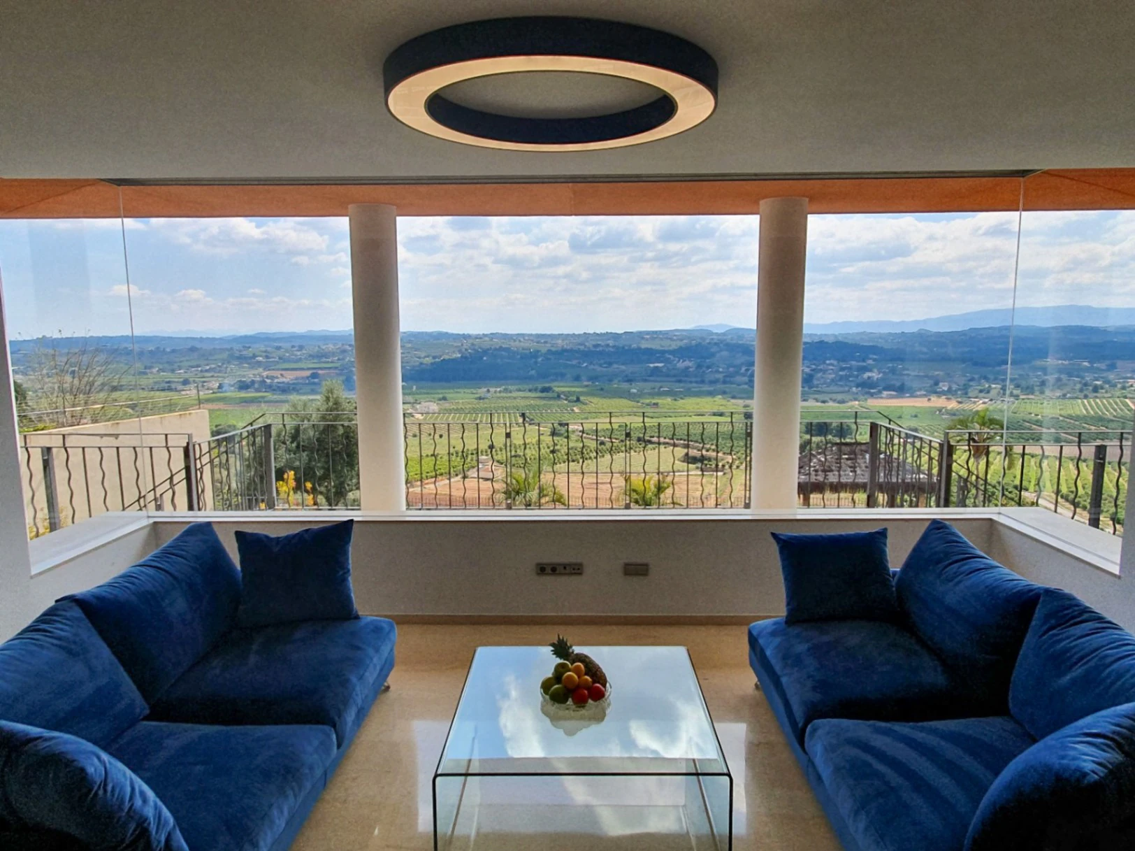 Majestuosa Villa de Lujo en Cumbres de Calicanto.