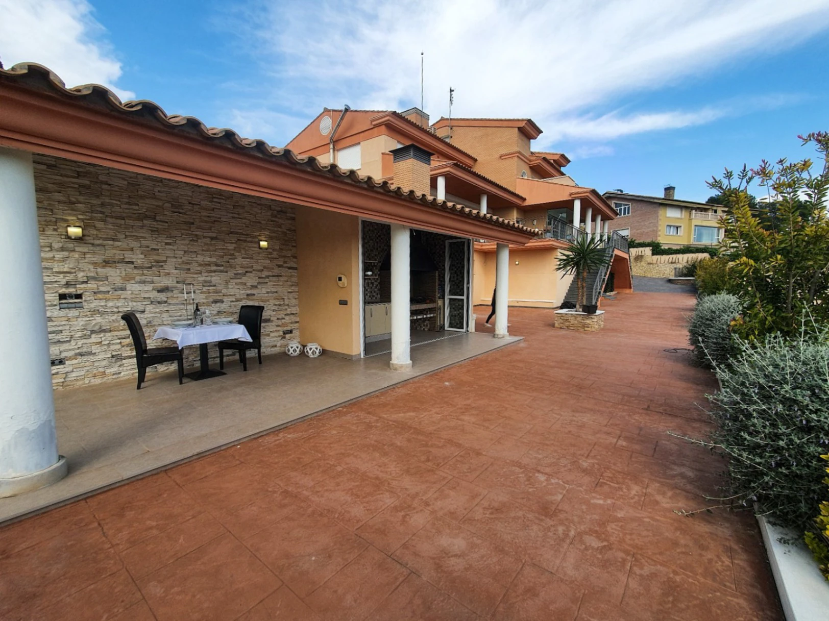 Majestuosa Villa de Lujo en Cumbres de Calicanto.
