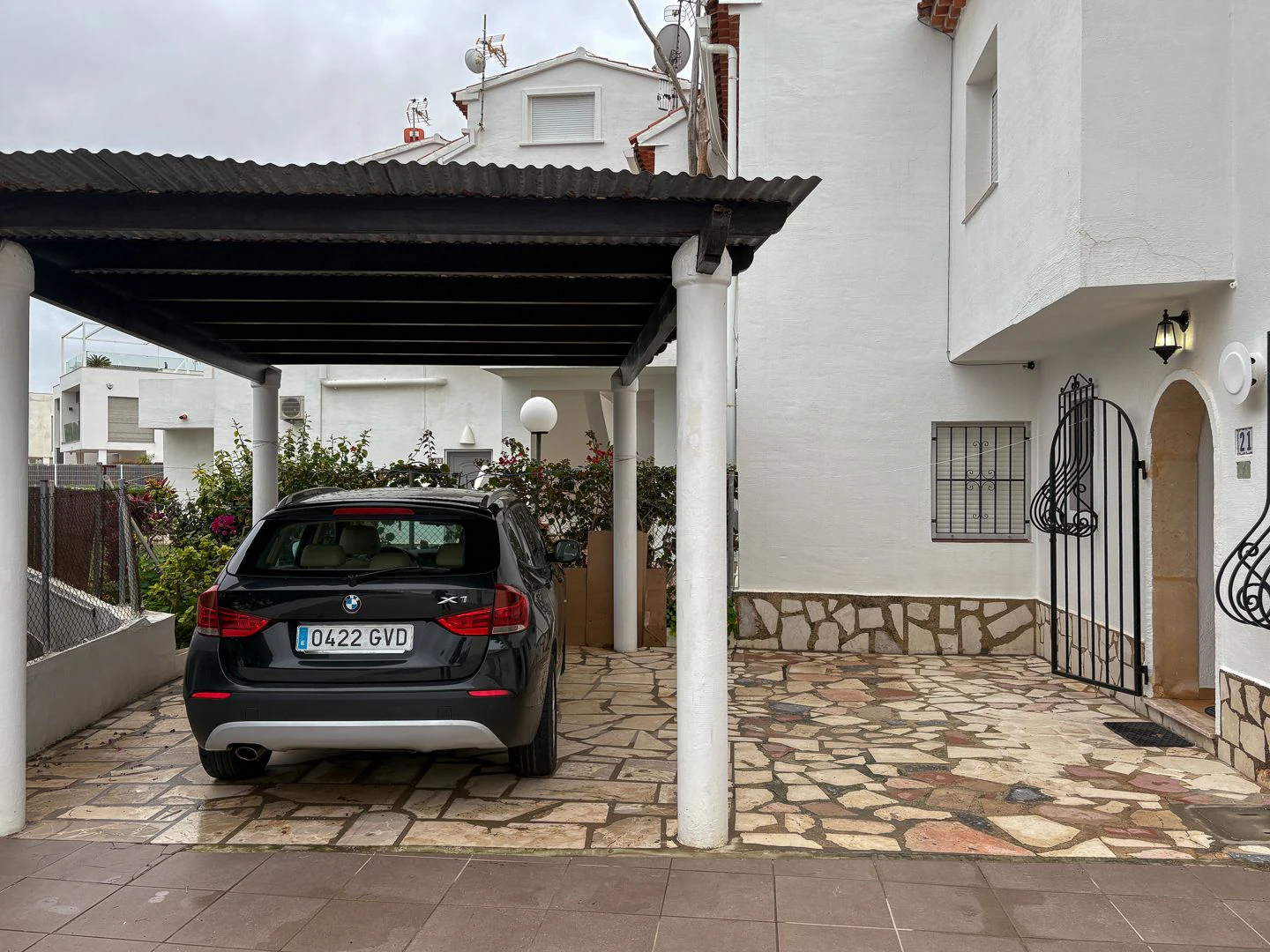 A pie de playa: Exclusivo adosado en primera línea de Las Marinas, Dénia.