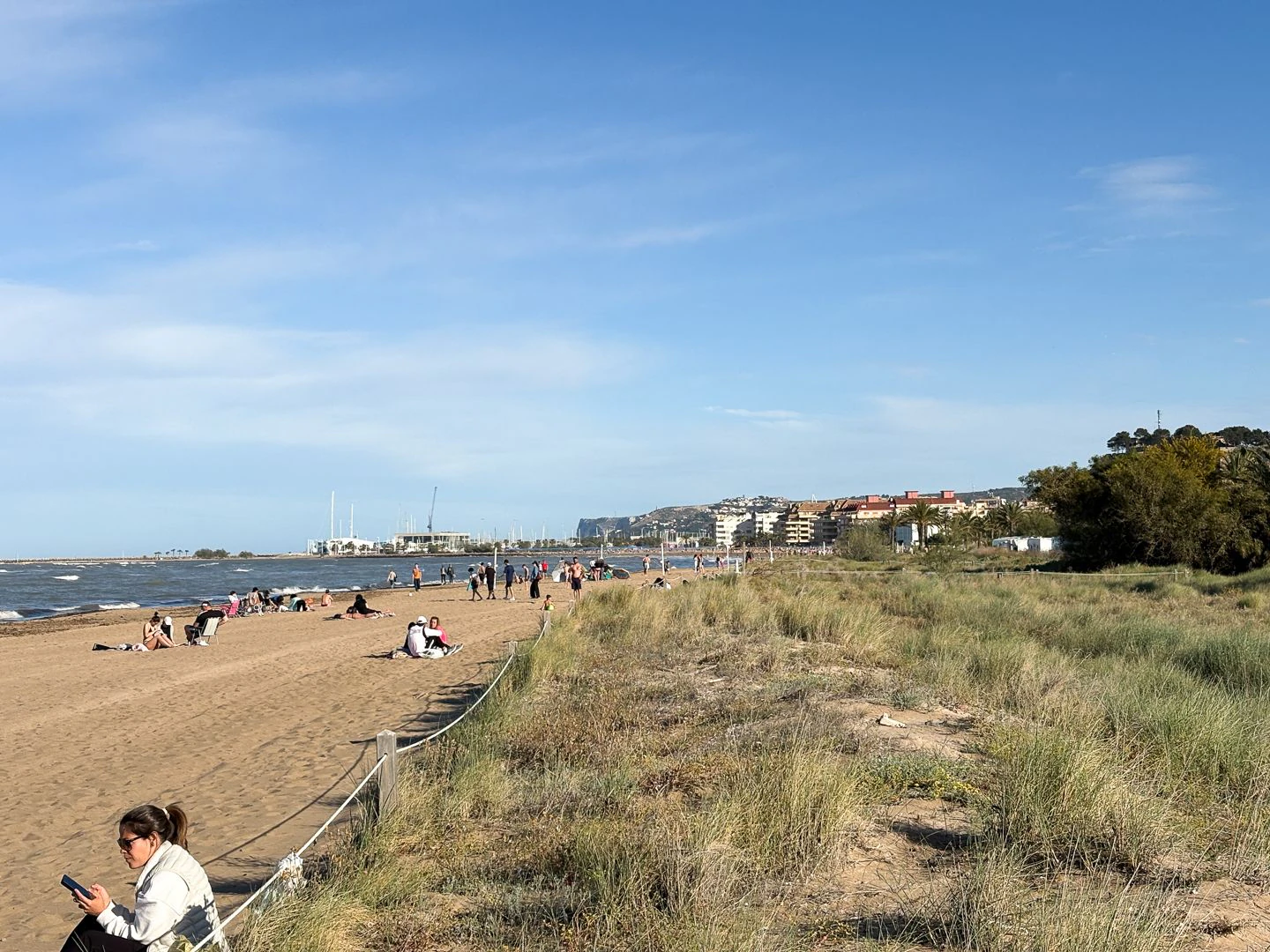 A pie de playa: Exclusivo adosado en primera línea de Las Marinas, Dénia.