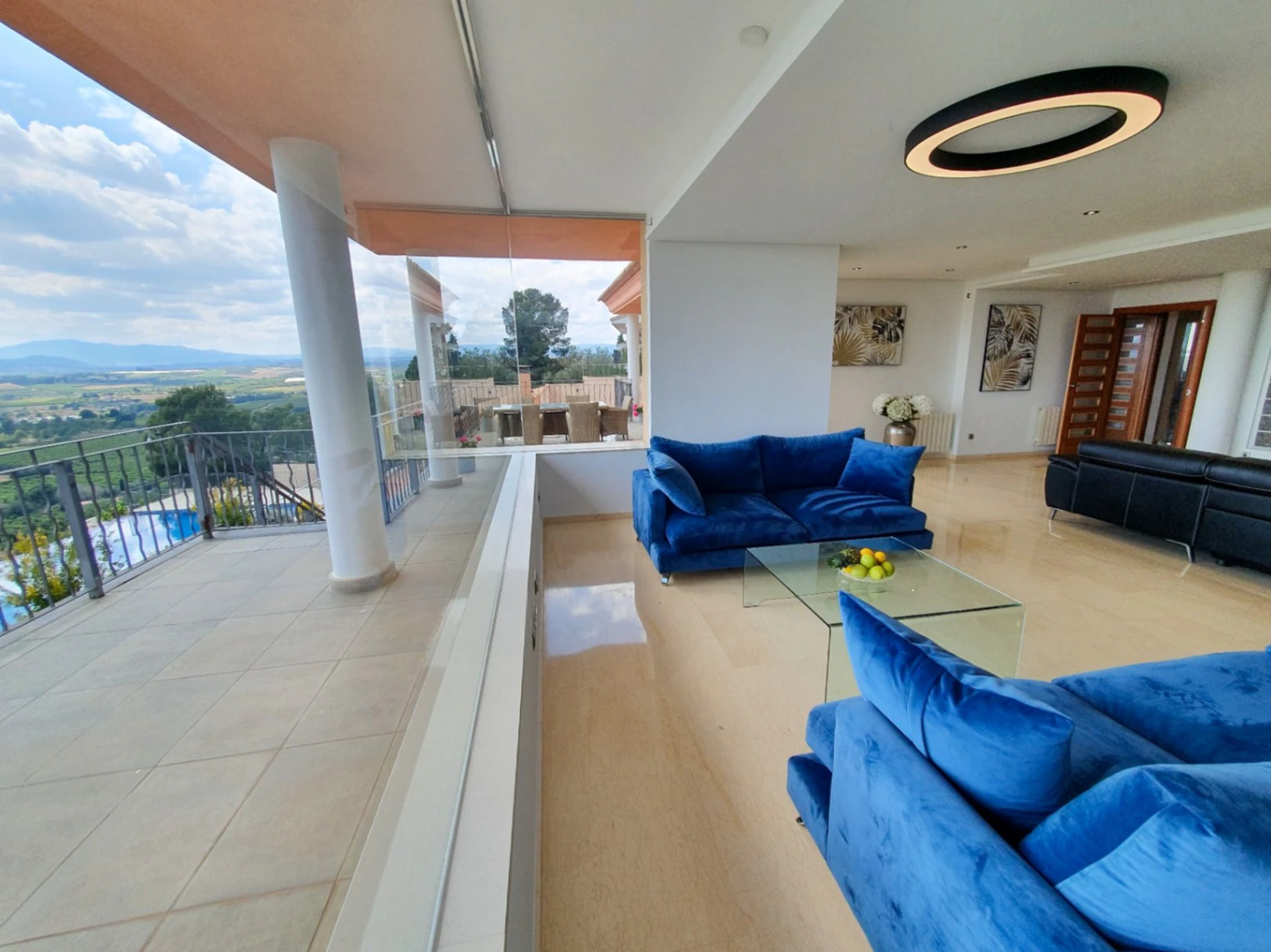 Majestuosa Villa de Lujo en Cumbres de Calicanto.
