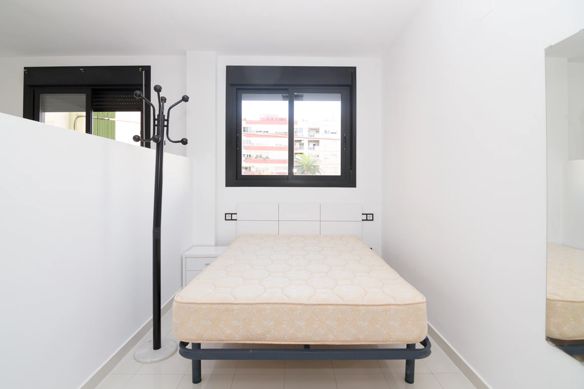 Estudio de estilo moderno en venta.