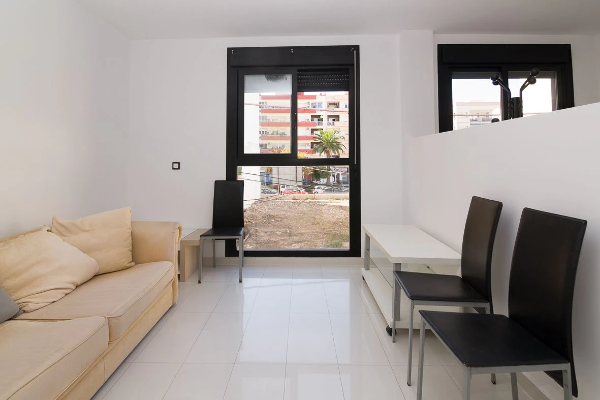 Estudio de estilo moderno en venta.