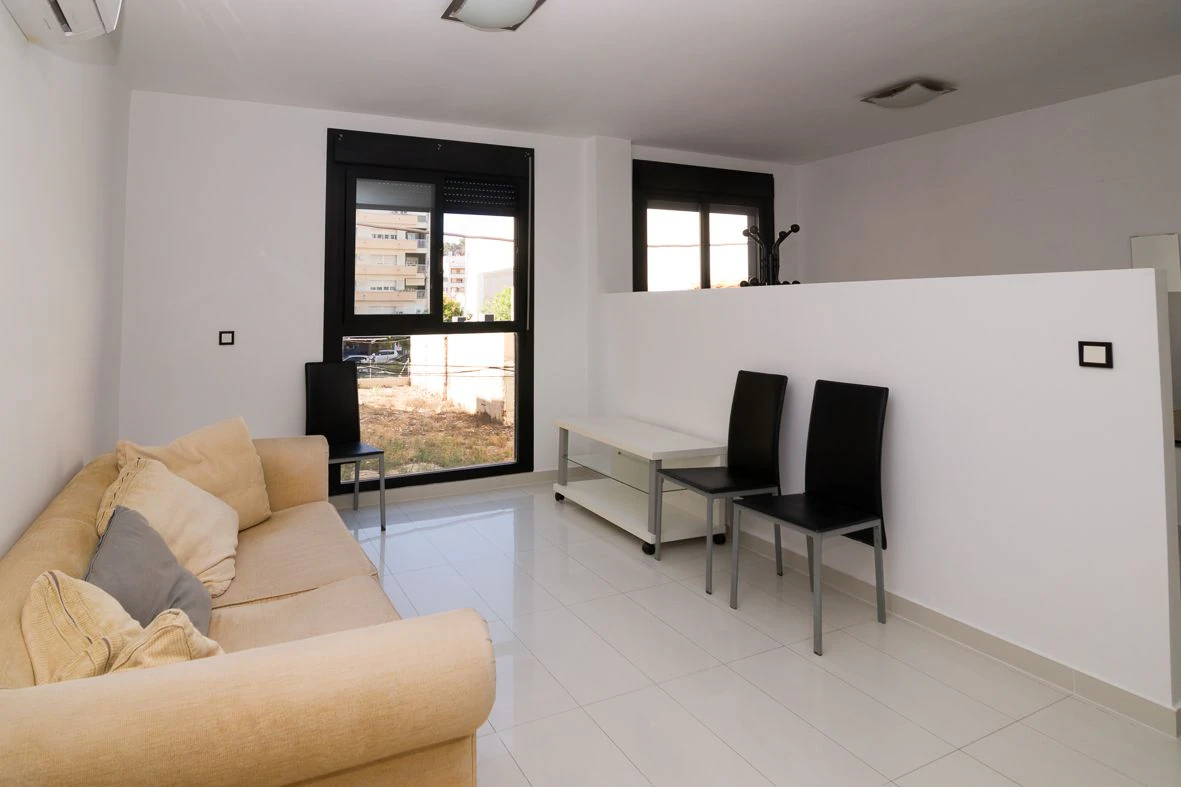 Estudio de estilo moderno en venta.