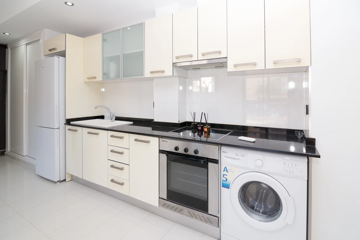 Estudio de estilo moderno en venta.