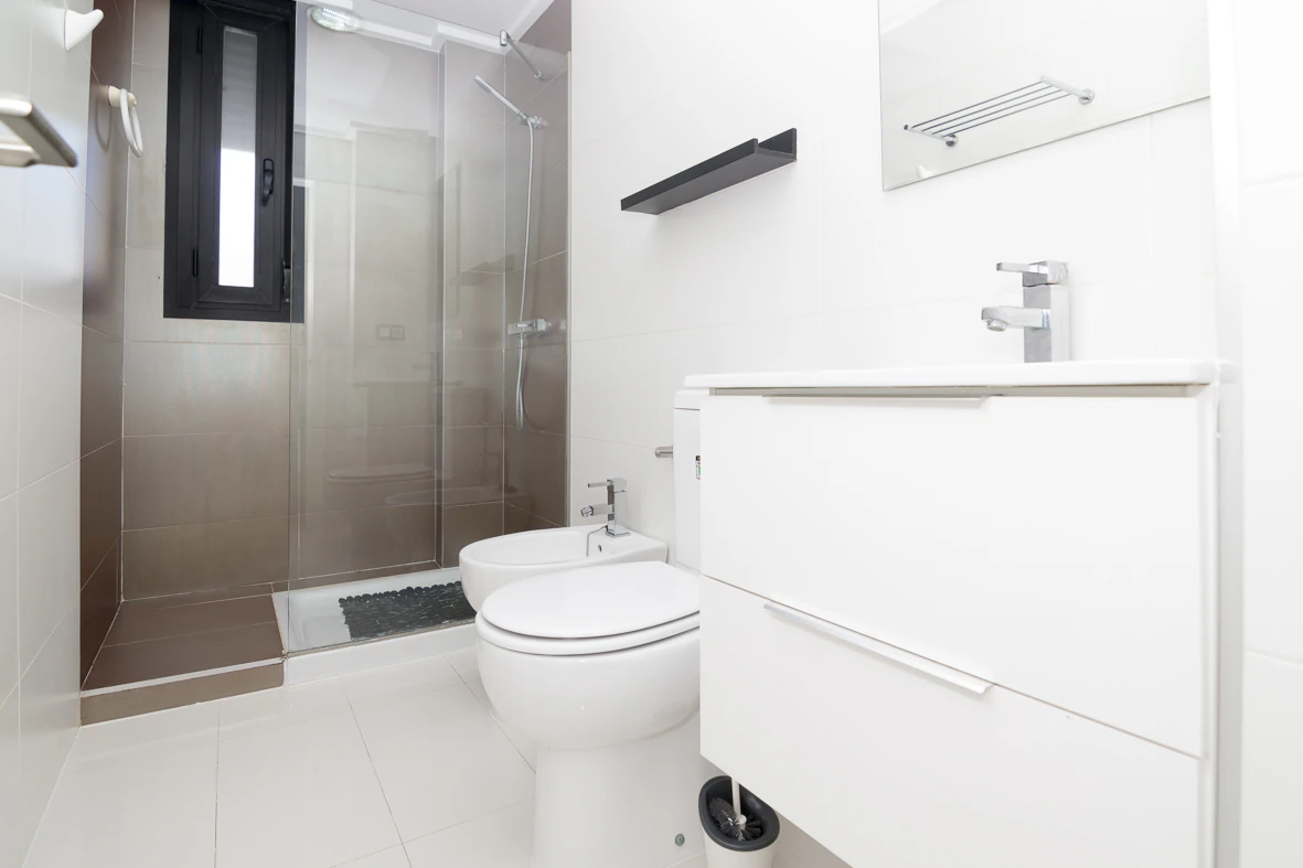 Estudio de estilo moderno en venta.