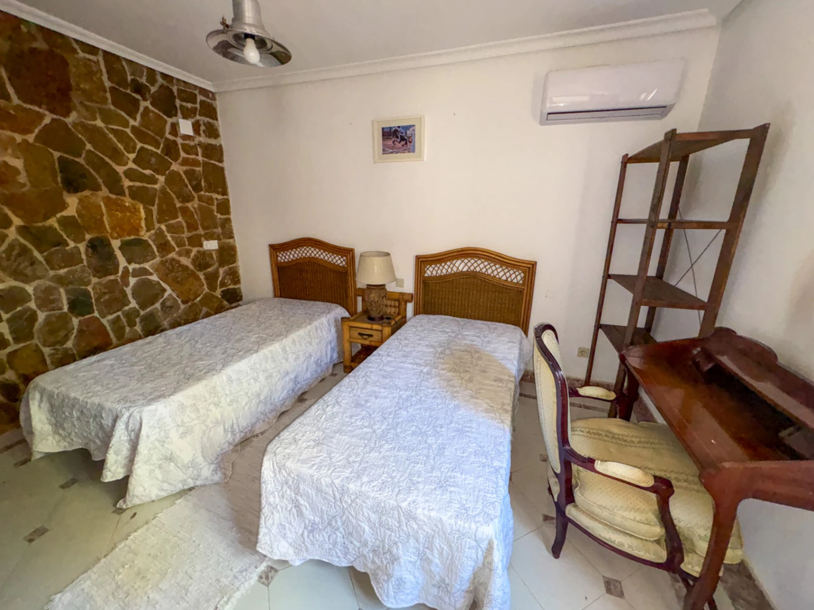 Inmensa villa con alma de Hotel Boutique y Restaurante en ubicación estratégica.