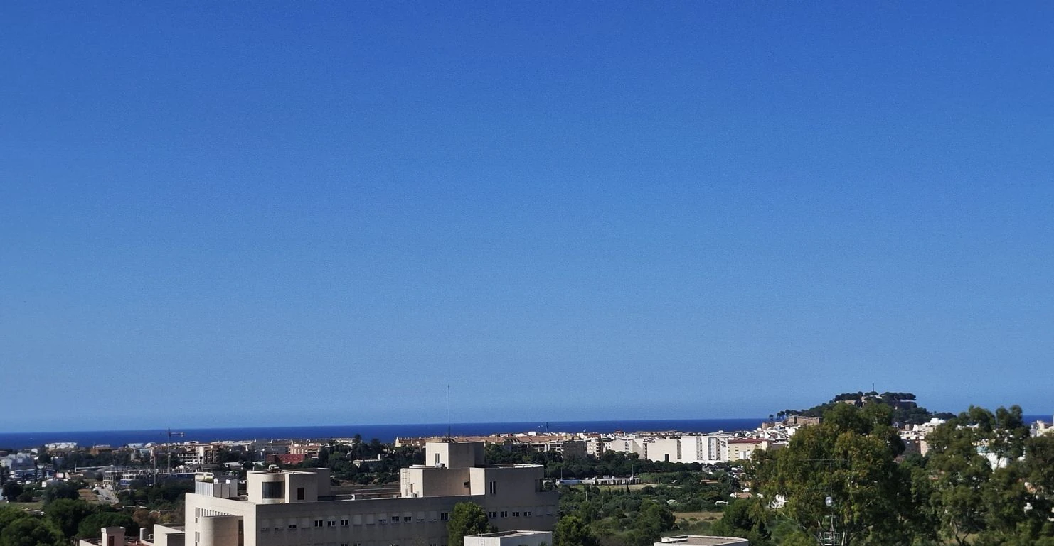 ADOSADO CON VISTAS AL MAR
