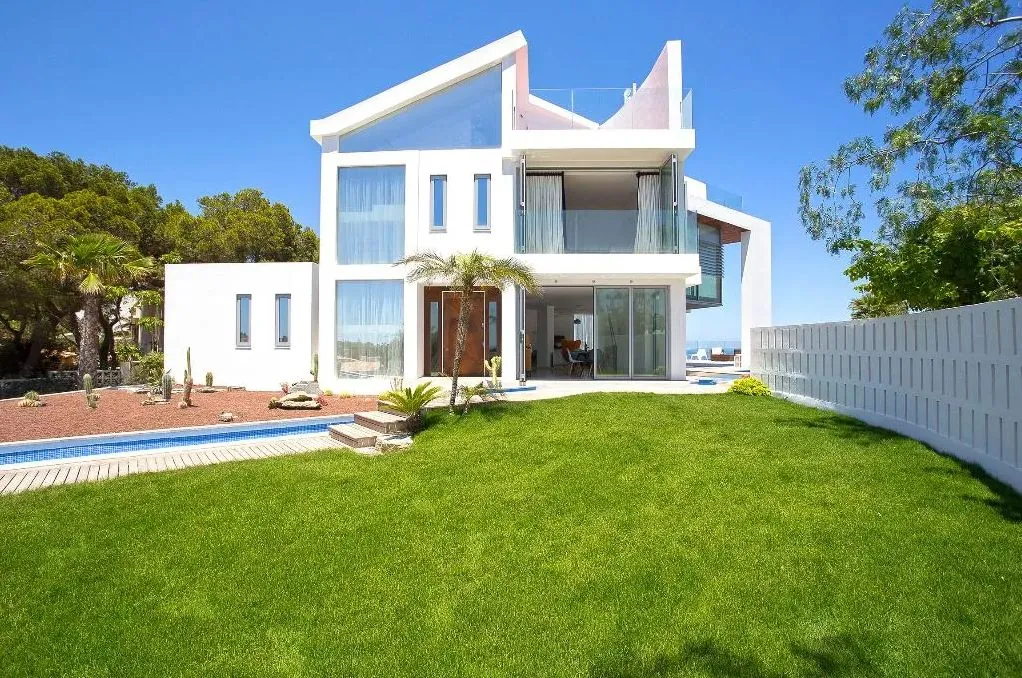 4677 - Lujosa Villa moderna en primera línea con impresionantes vistas al mar