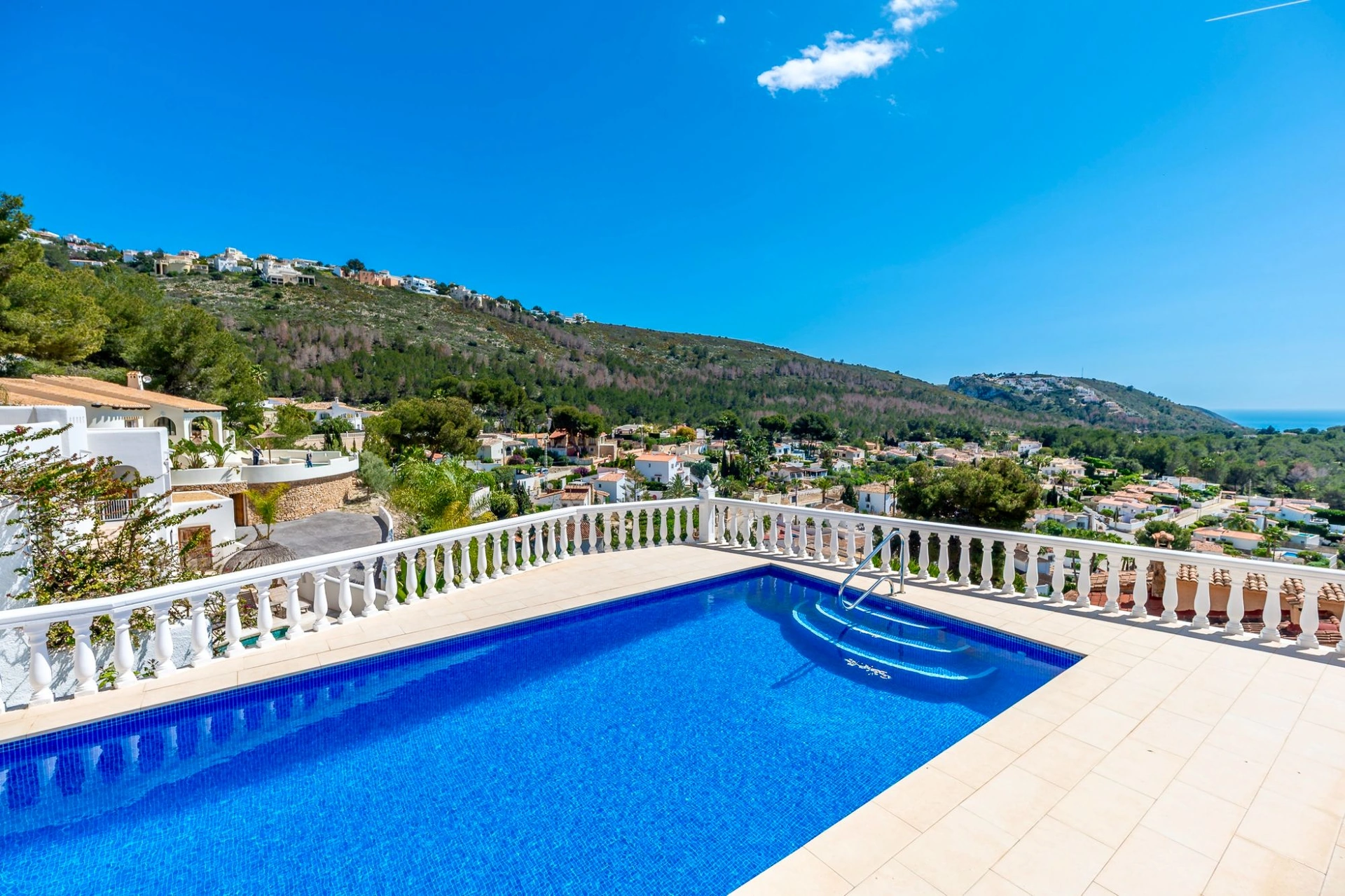 Villa con vistas al mar Mediterráneo con jacuzzi y sauna en venta en Moraira