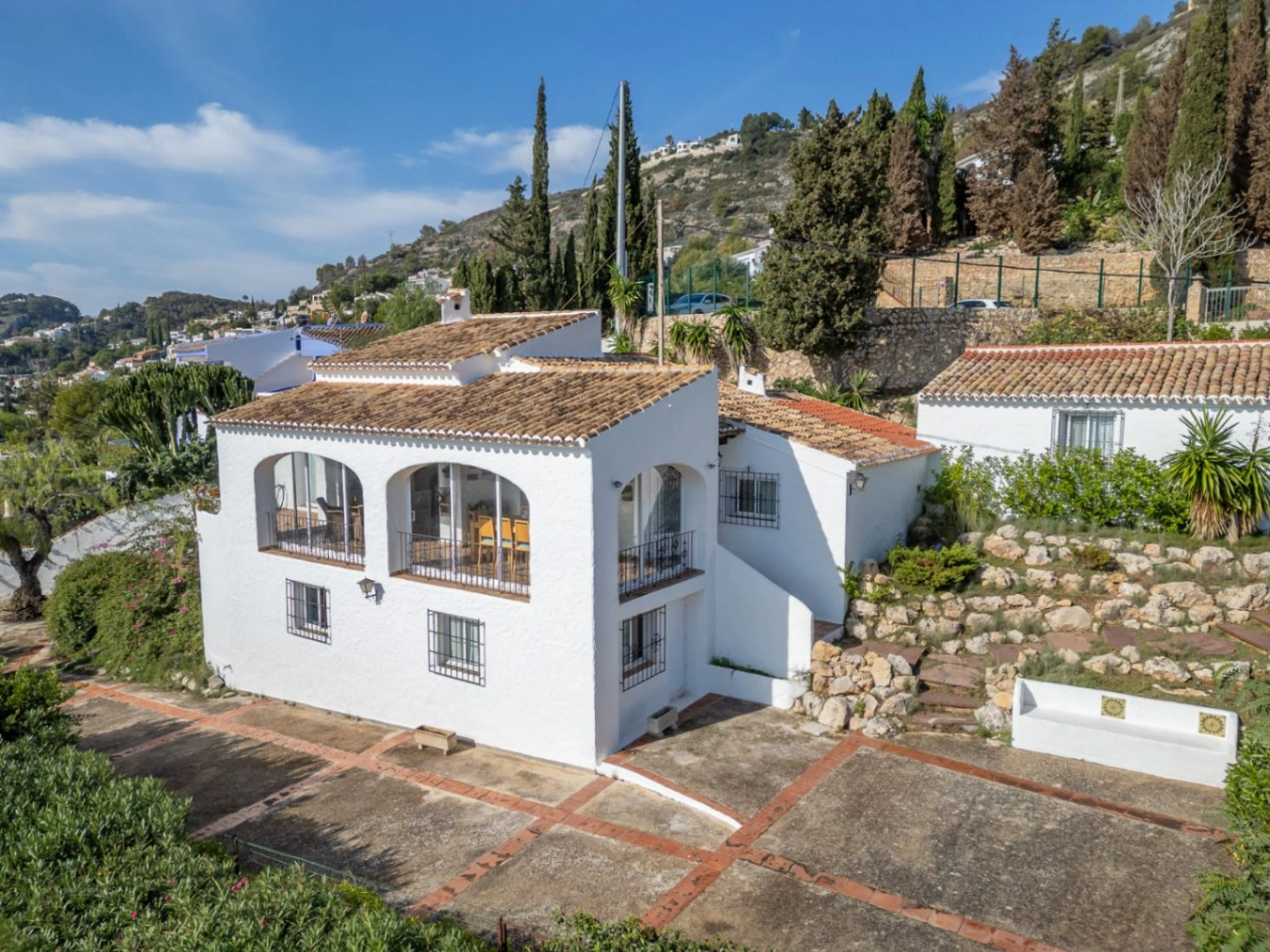 4668 - Villa mediterranea con impresionantes vistas al mar y montaña