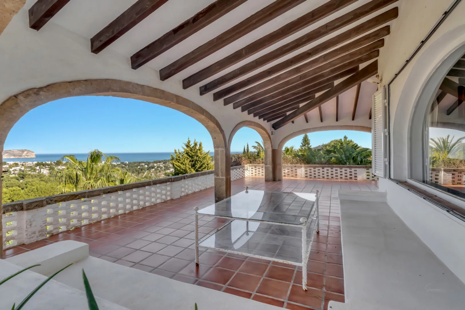 4825 - Villa impressionnante avec des vues incroyables sur la mer dans la urbanisation El Tosalet.