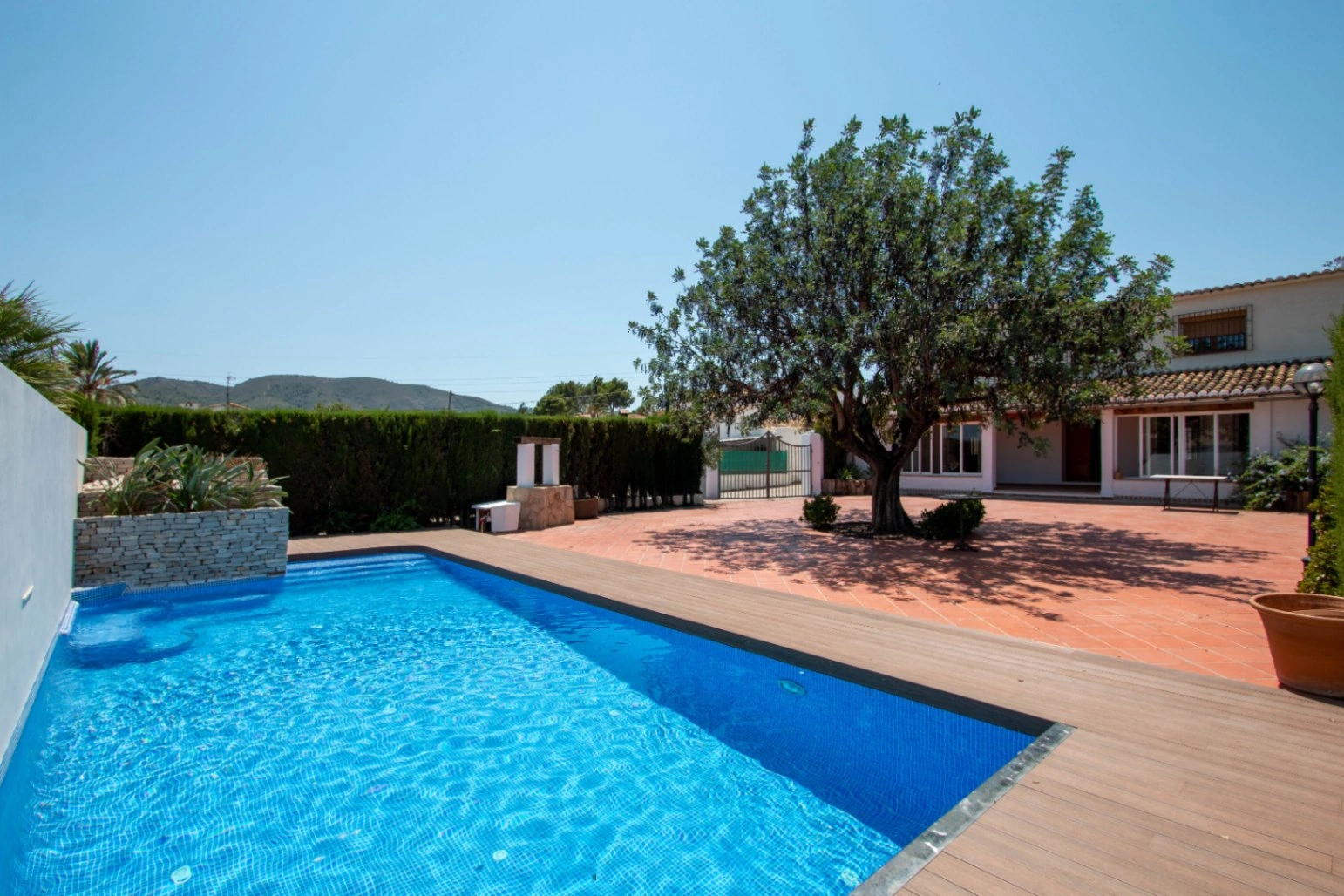 Chalet de 5 dormitorios en Gata de Gorgos disponible para alquiler de larga temporada
