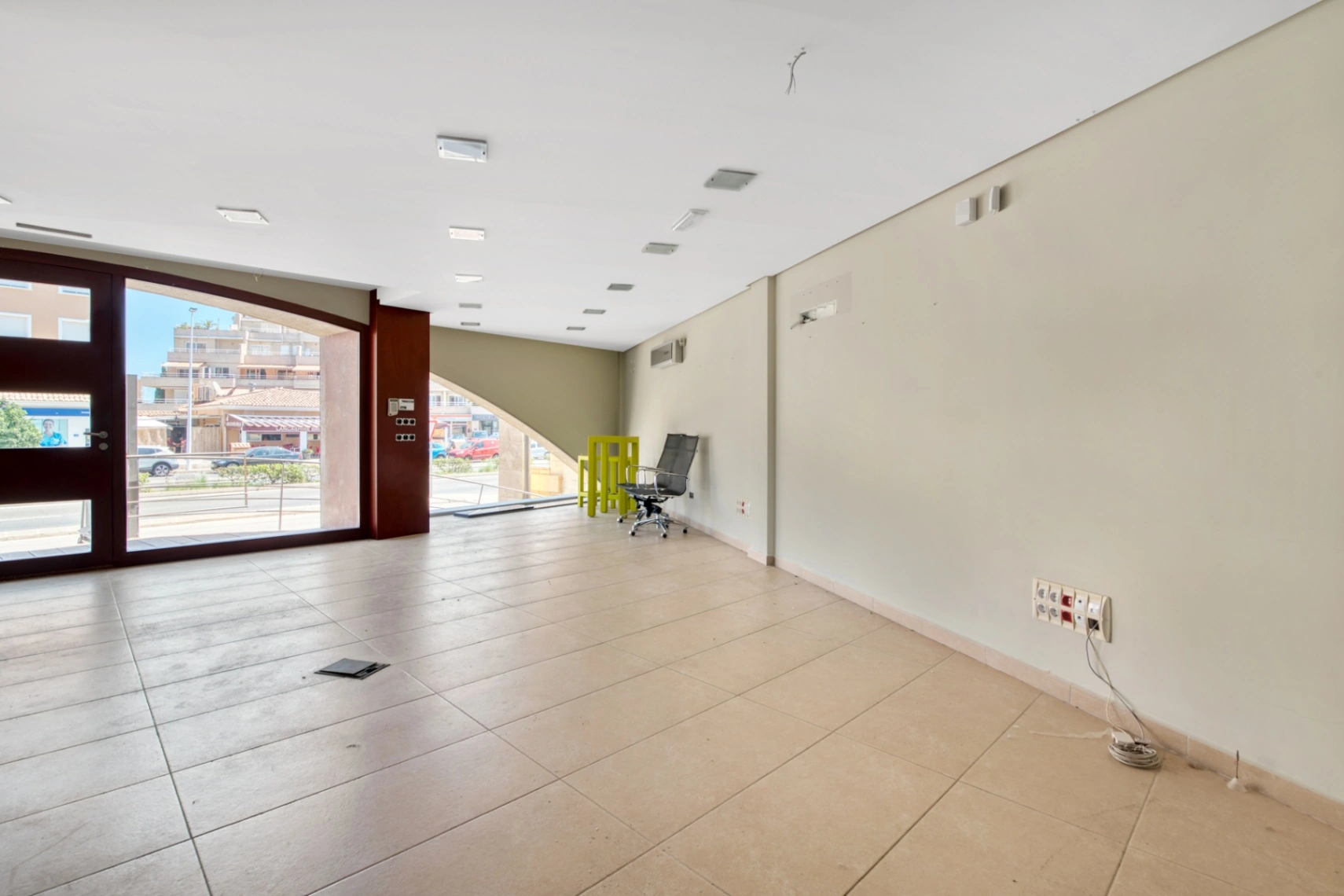 CRP067891 - Prime Javea Commercial Gem: ¡Versátil unidad comercial de 200m2 en el centro estratégico de Jávea!