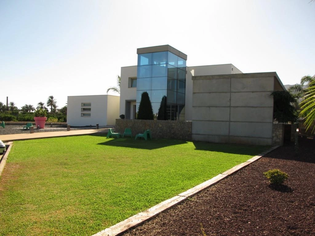 CRAL192183 - Villa minimalista en venta en Denia