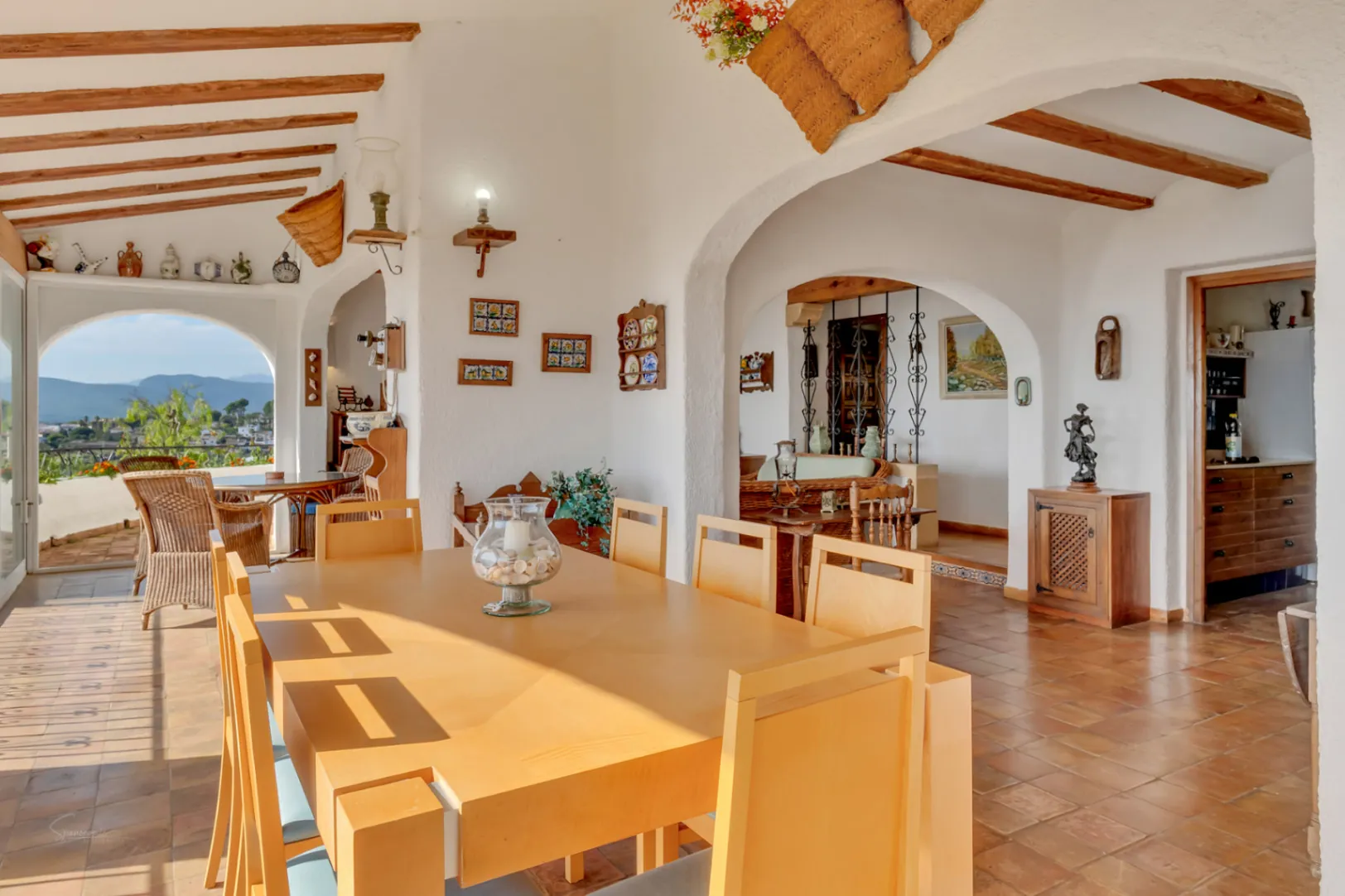 4668 - Villa mediterranea con impresionantes vistas al mar y montaña