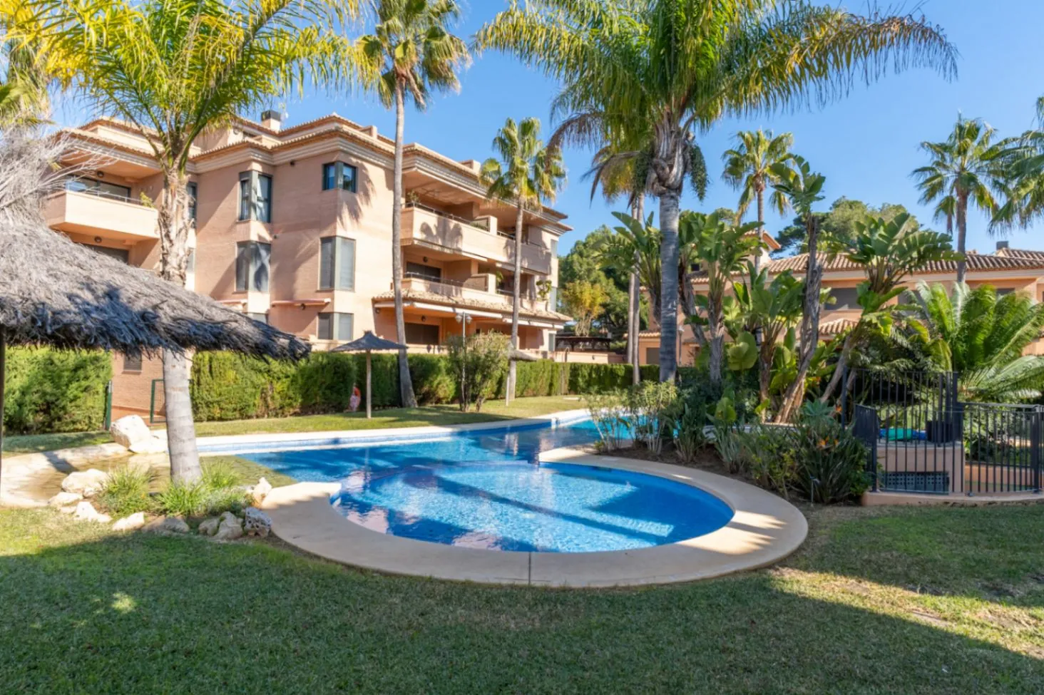 4691 - Amplio y moderno atico duplex ubicado a 200M de la playa