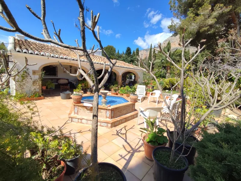 Villa en venta, zona Montgo Jávea, de estilo rústico mediterráneo...