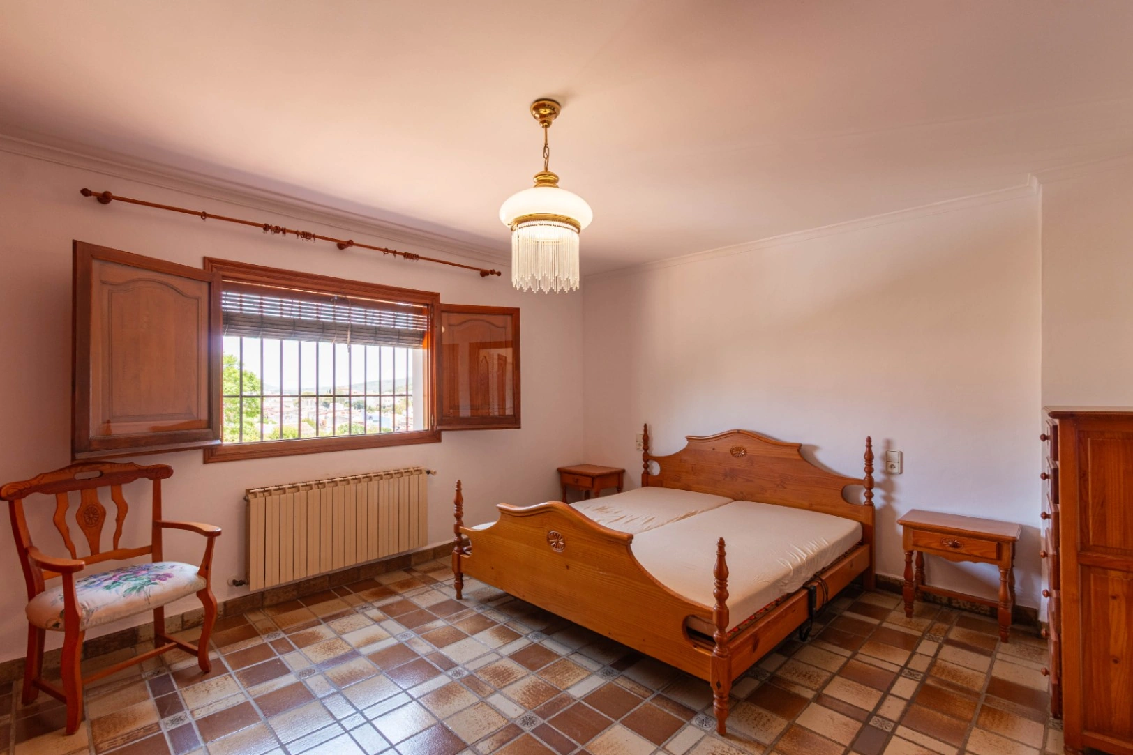 Chalet de 5 dormitorios en Gata de Gorgos disponible para alquiler de larga temporada