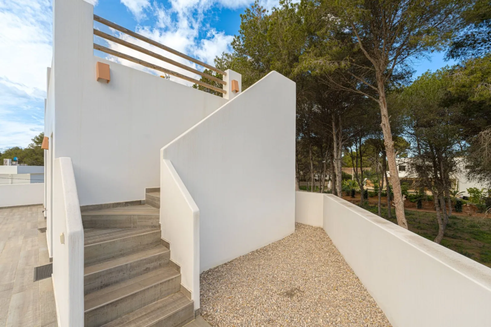 CRCH1029 - Villa moderne orientée plein sud, à seulement 250 mètres de la mer et de la crique Blanca à Jávea.