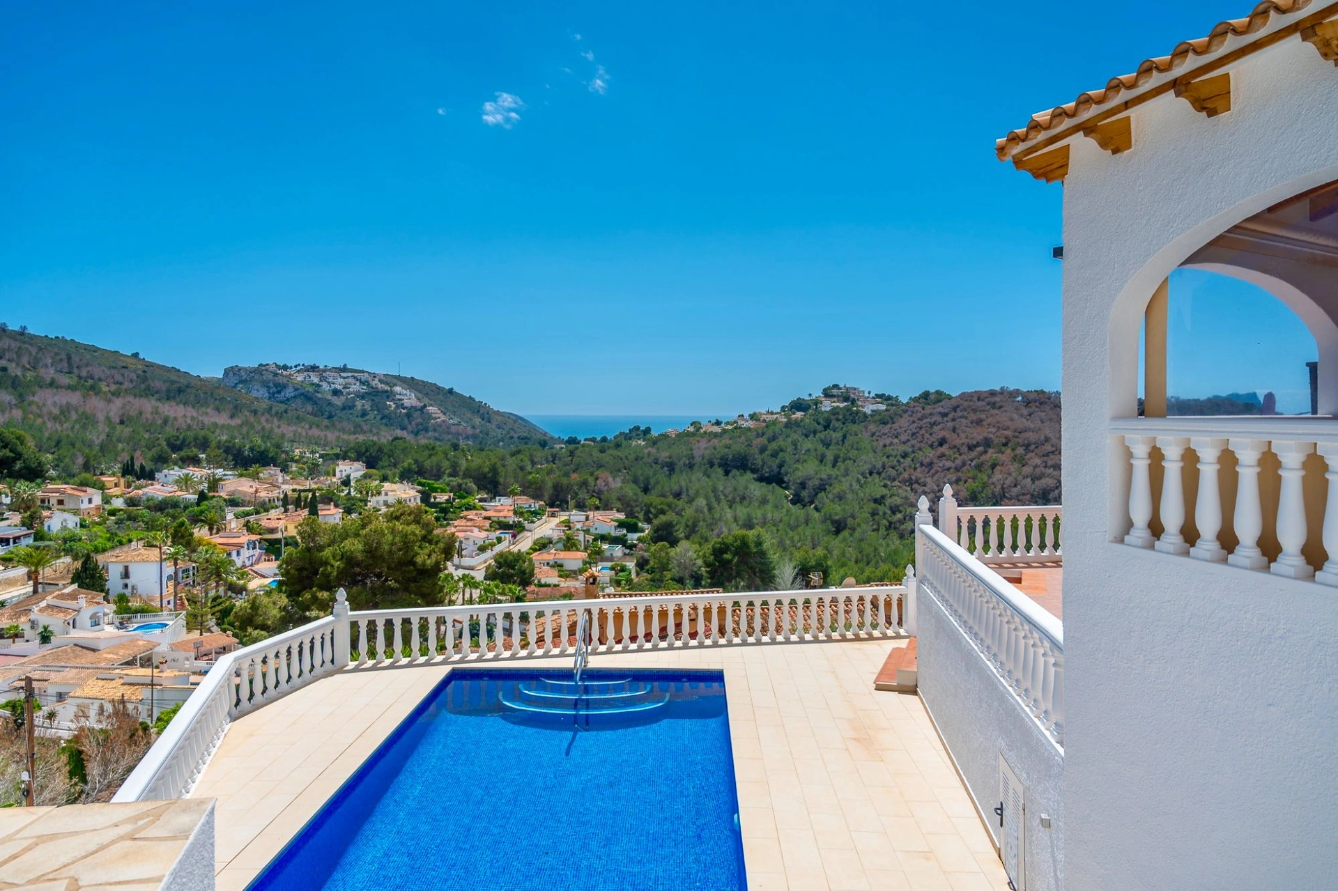 Villa con vistas al mar Mediterráneo con jacuzzi y sauna en venta en Moraira