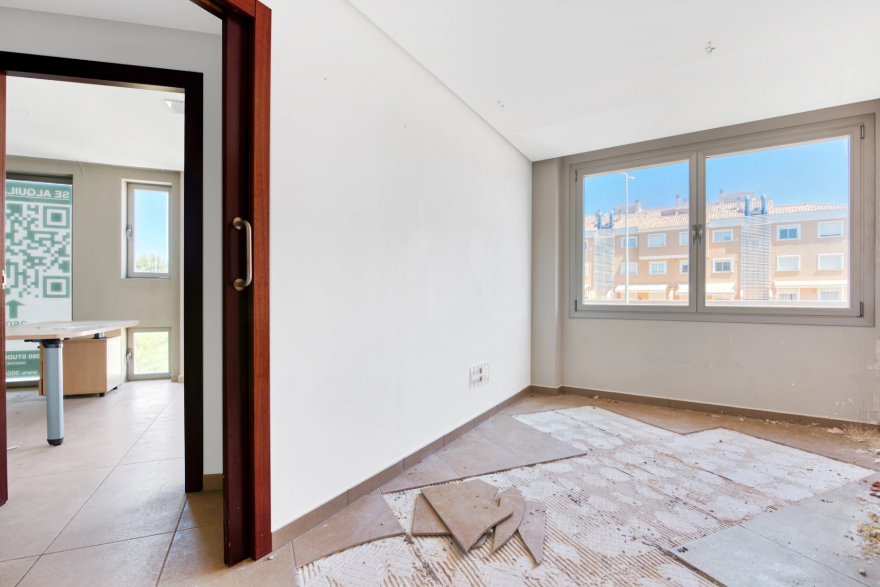 CRP067891 - Prime Javea Commercial Gem: ¡Versátil unidad comercial de 200m2 en el centro estratégico de Jávea!