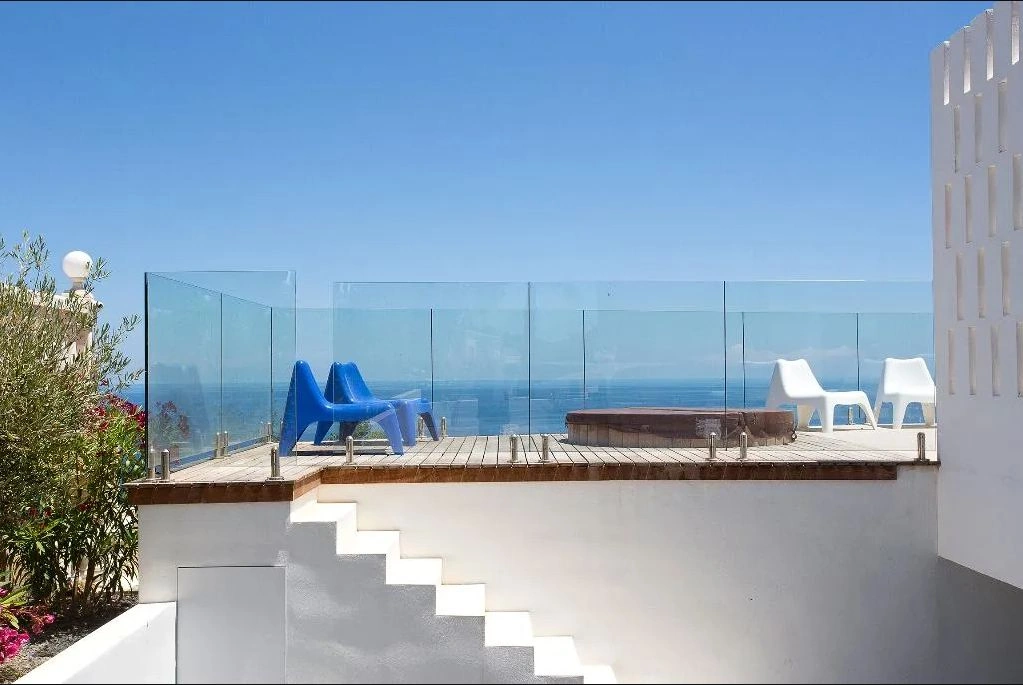 4677 - Lujosa Villa moderna en primera línea con impresionantes vistas al mar