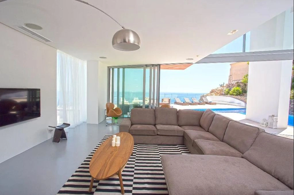 4677 - Lujosa Villa moderna en primera línea con impresionantes vistas al mar