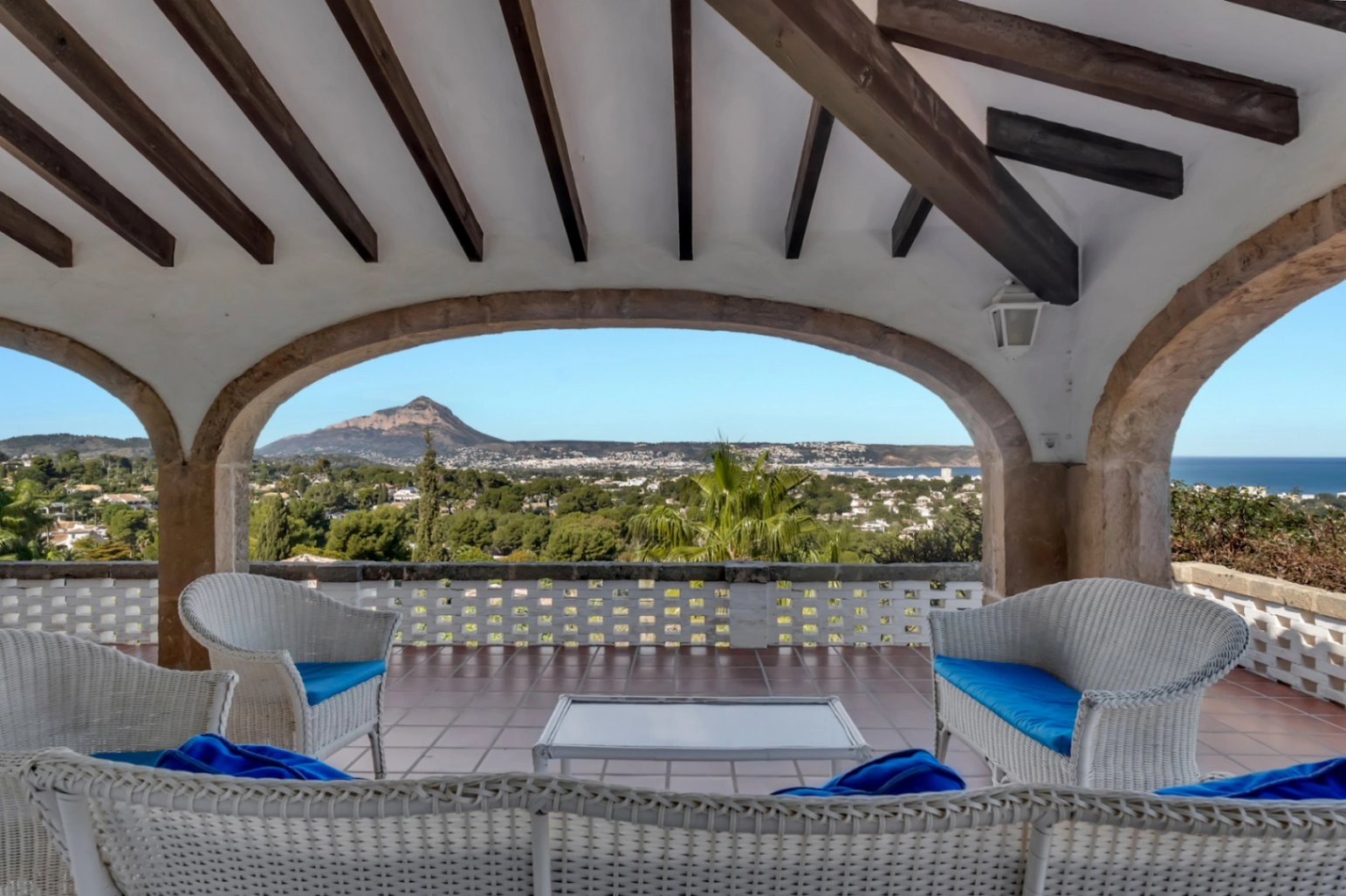 4825 - Villa impressionnante avec des vues incroyables sur la mer dans la urbanisation El Tosalet.